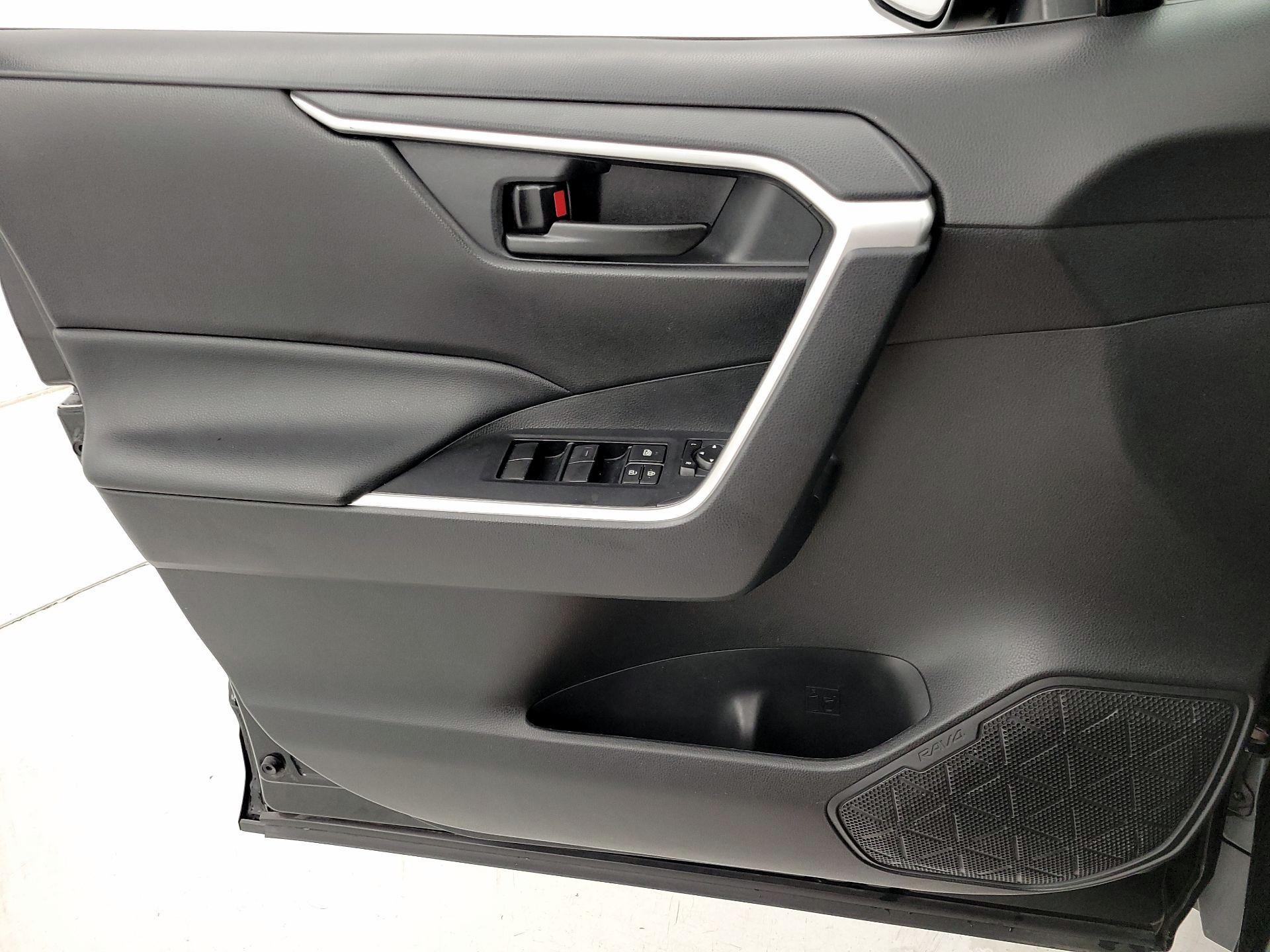 Thumbnail: 2020 Toyota RAV4 - 12