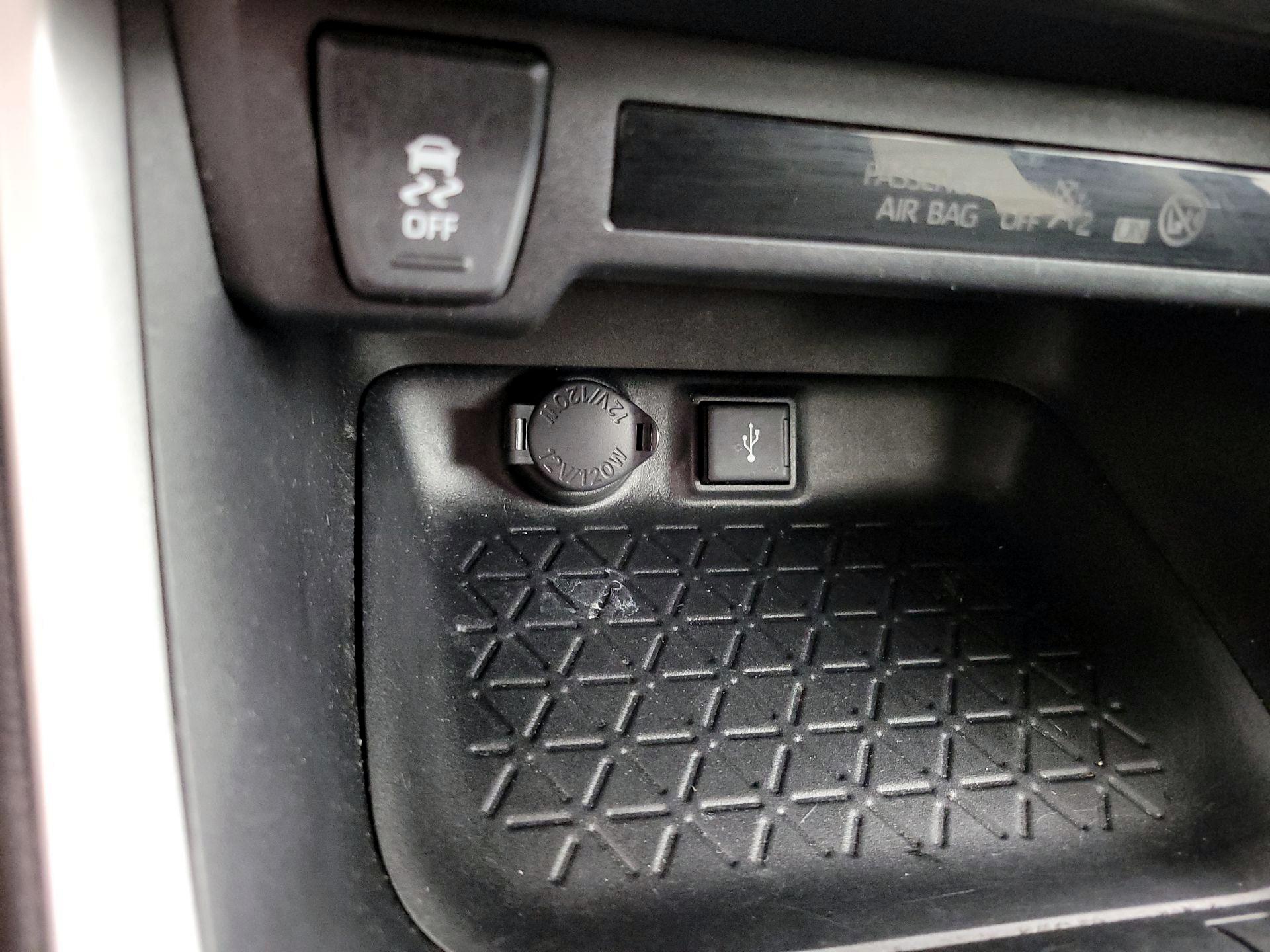 Thumbnail: 2020 Toyota RAV4 - 19