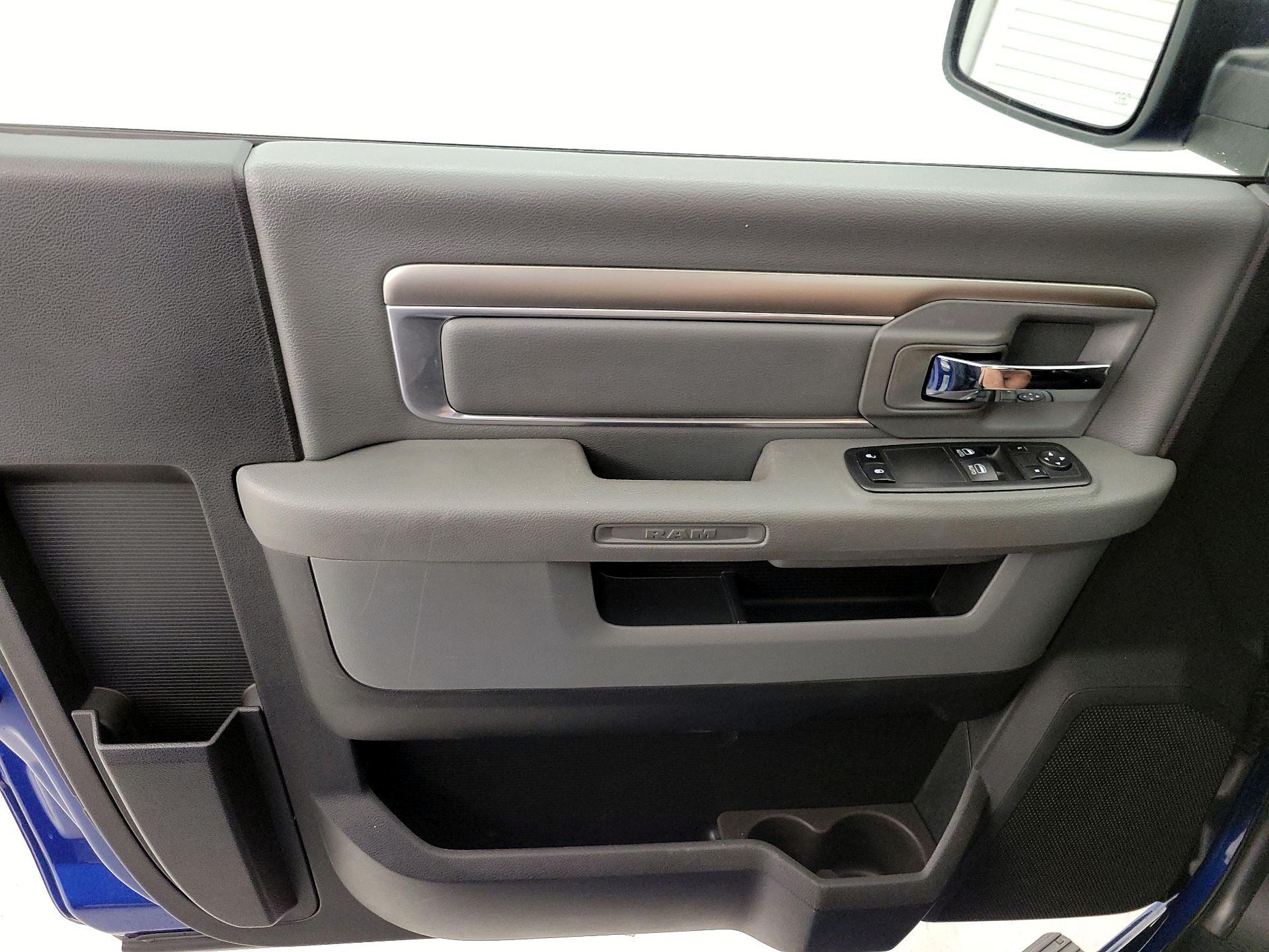 Thumbnail: 2019 RAM 1500 Classic - 12