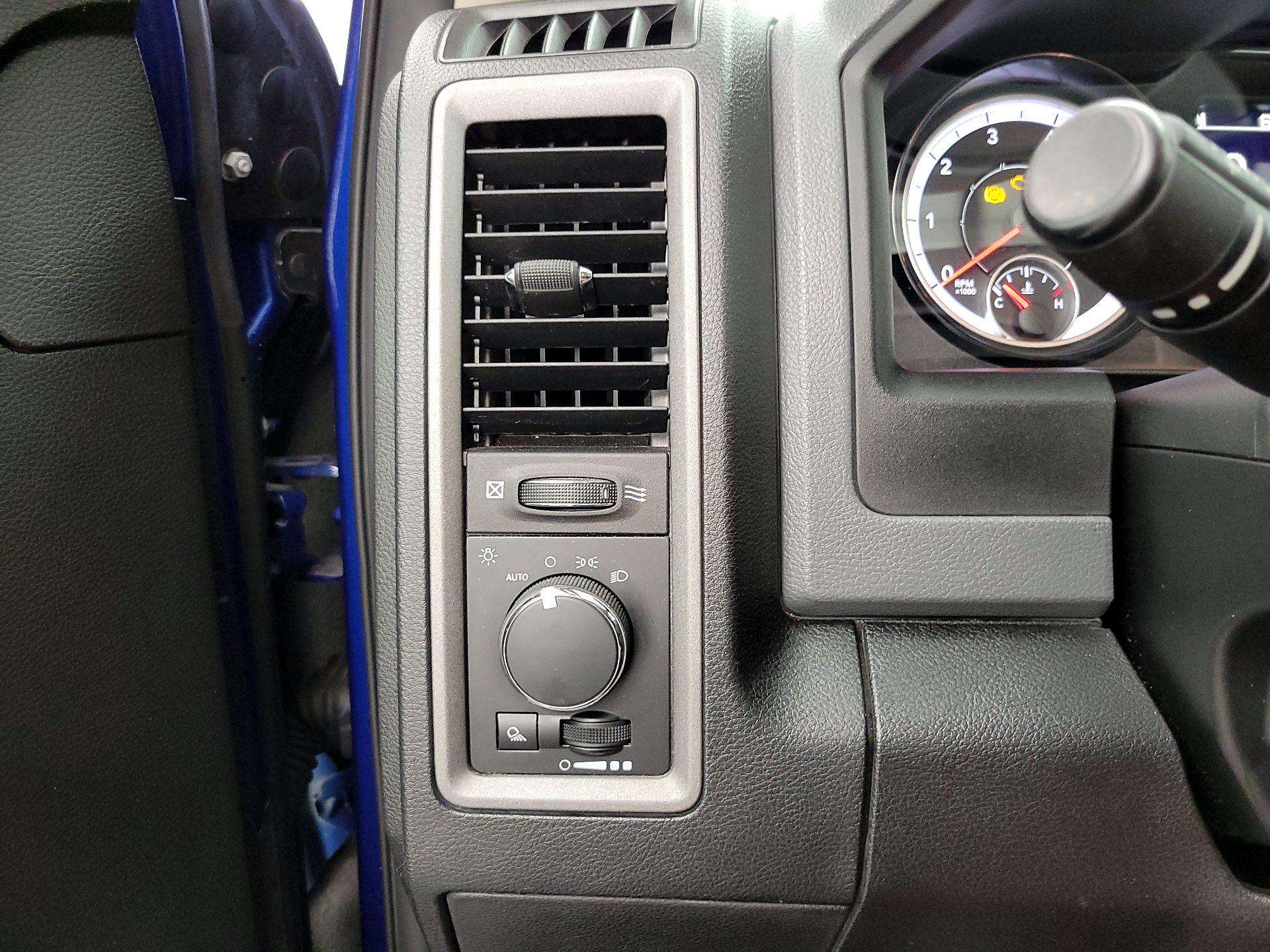 Thumbnail: 2019 RAM 1500 Classic - 13