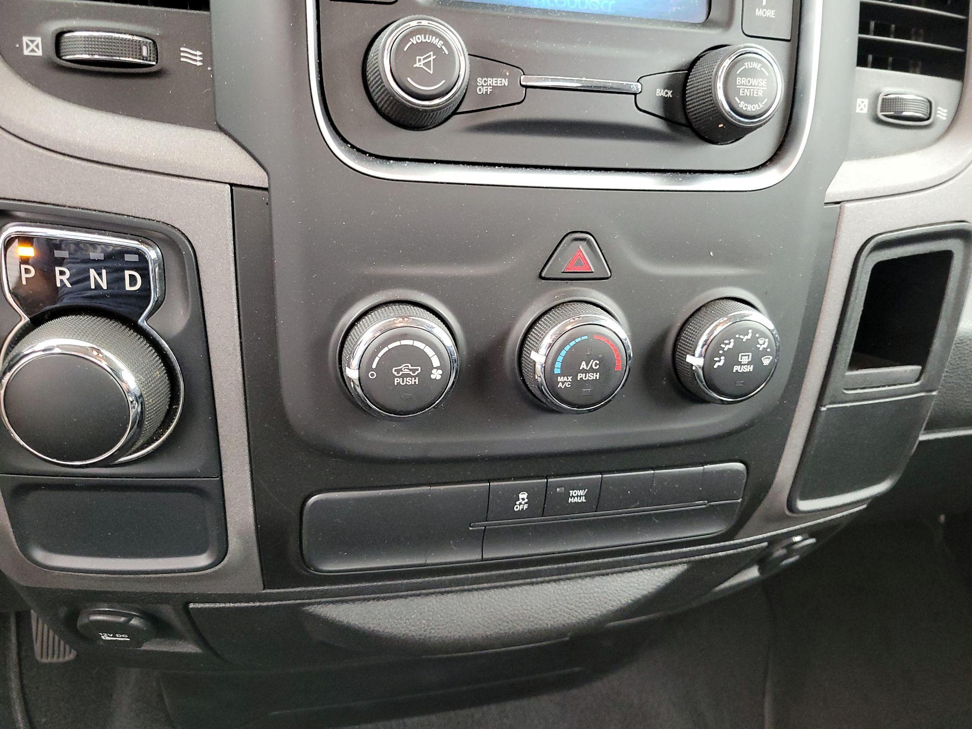 Thumbnail: 2019 RAM 1500 Classic - 16