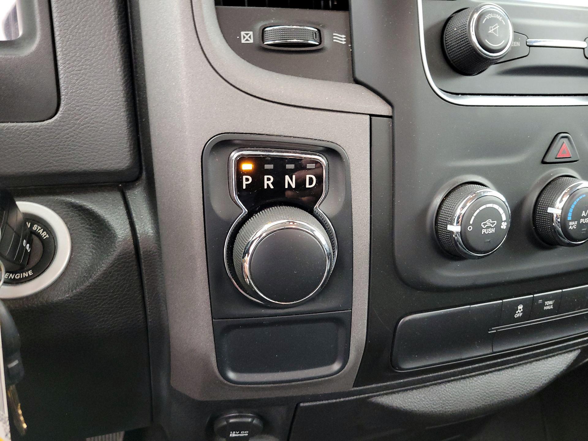 Thumbnail: 2019 RAM 1500 Classic - 17
