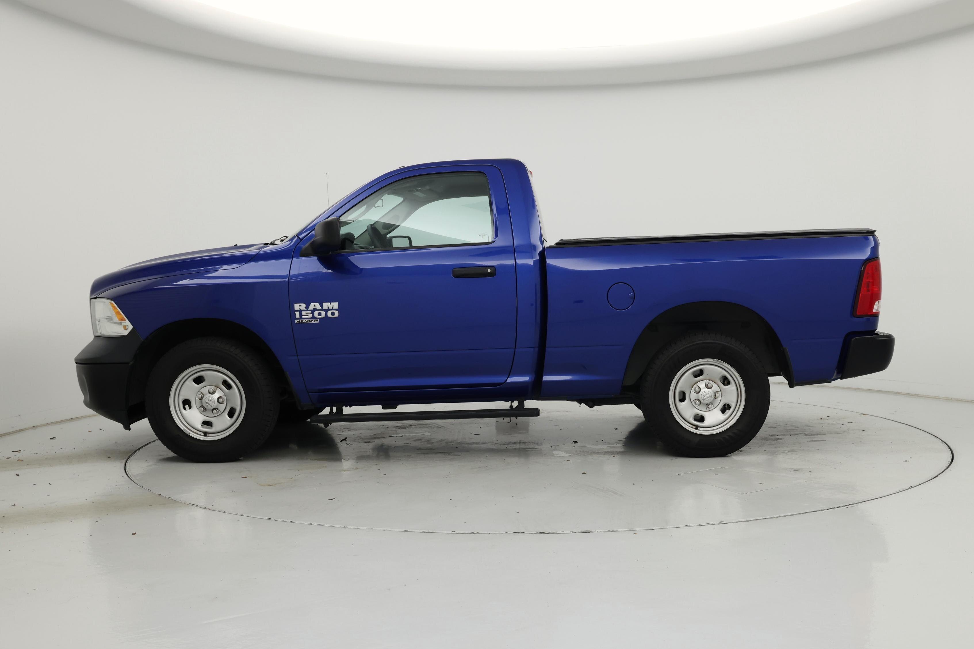 Thumbnail: 2019 RAM 1500 Classic - 3
