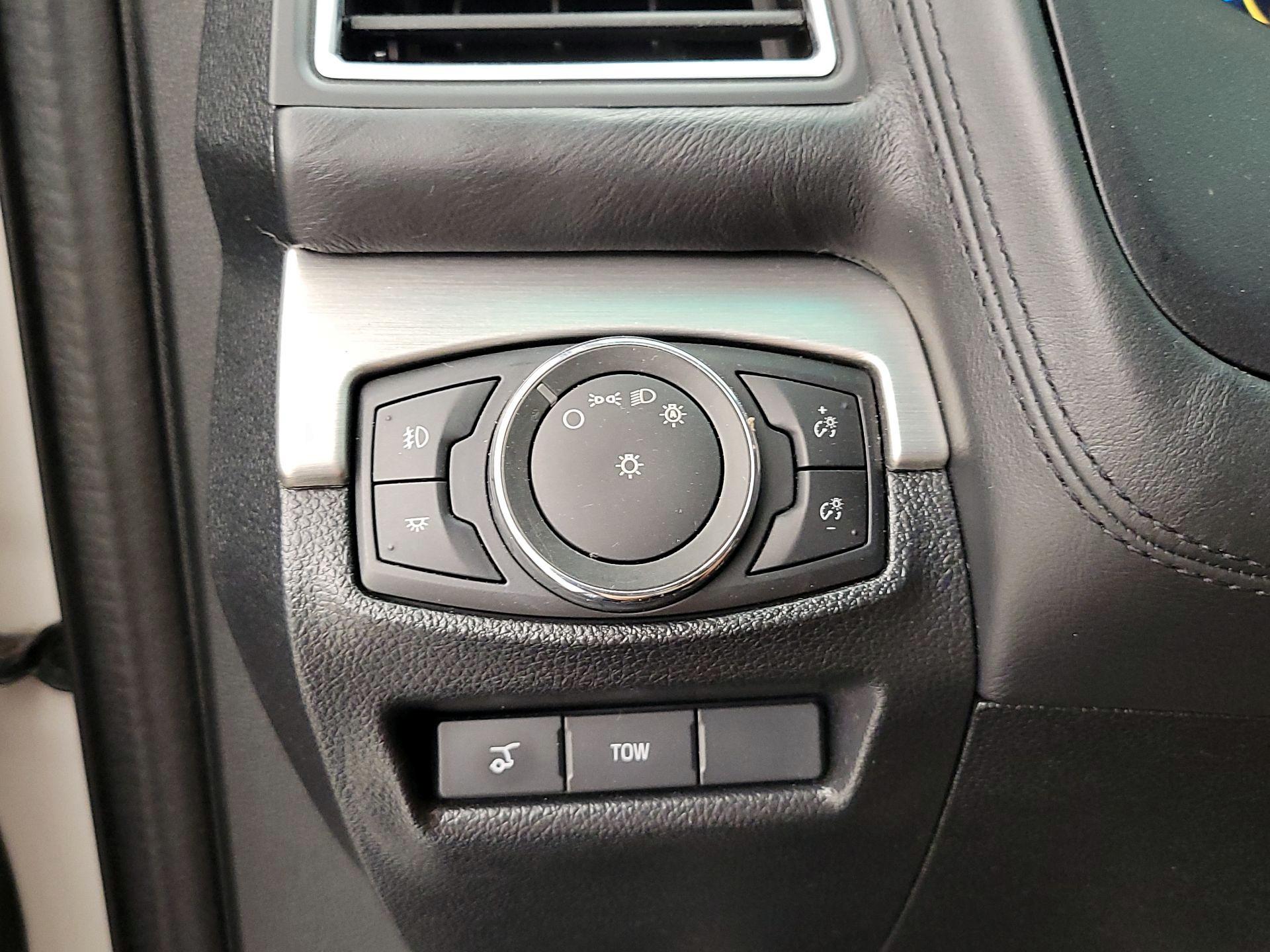 Thumbnail: 2016 Ford Explorer - 13