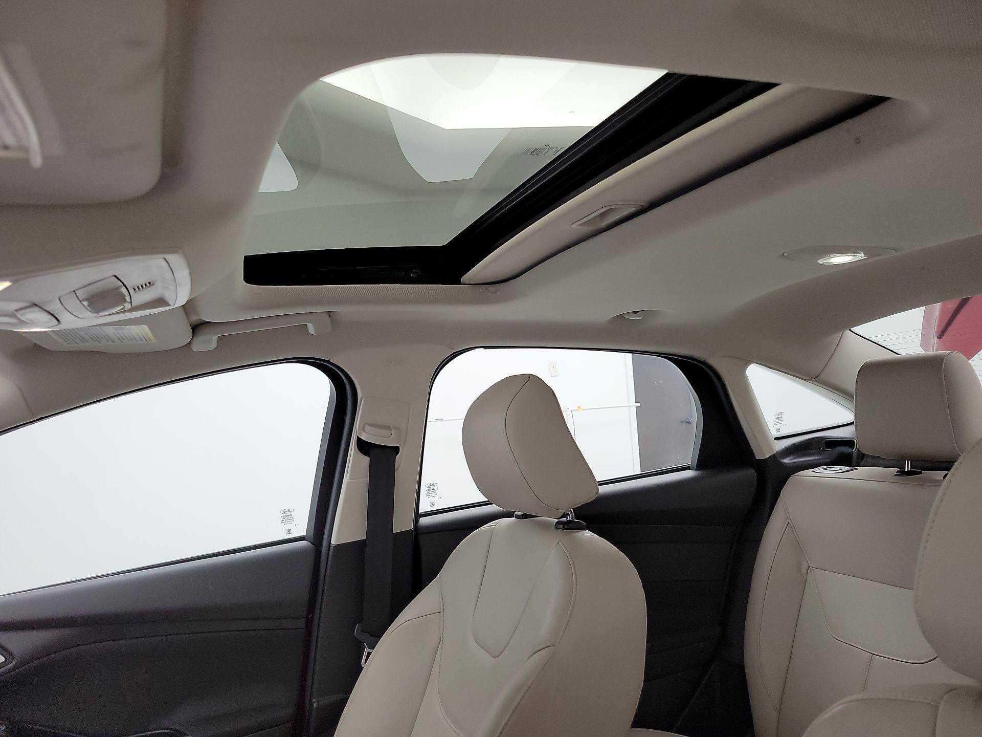 Thumbnail: 2016 Ford Focus - 19