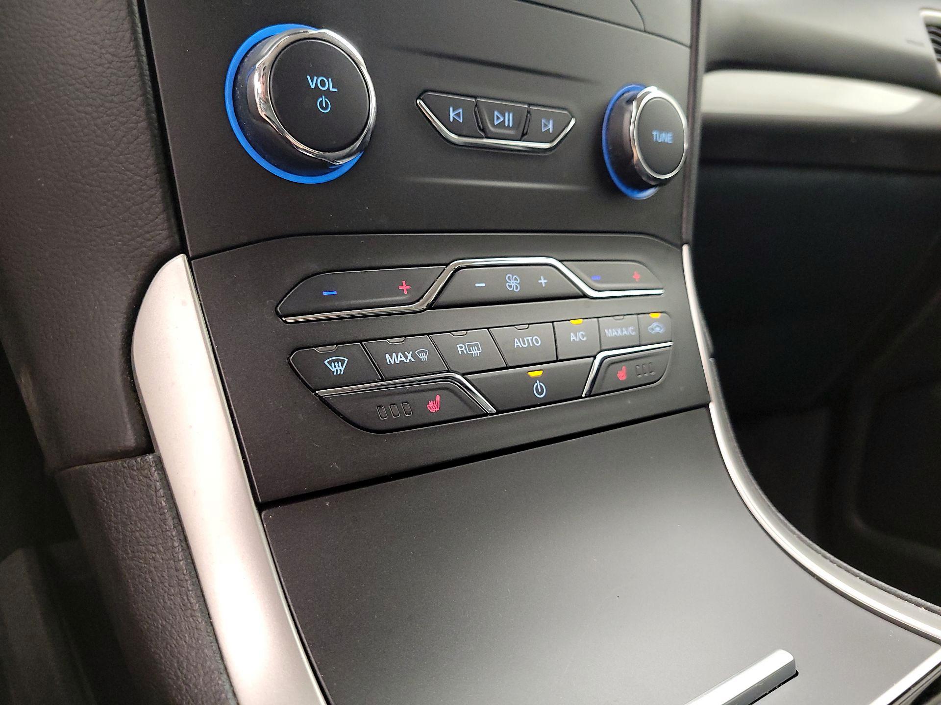 Thumbnail: 2020 Ford Edge - 17
