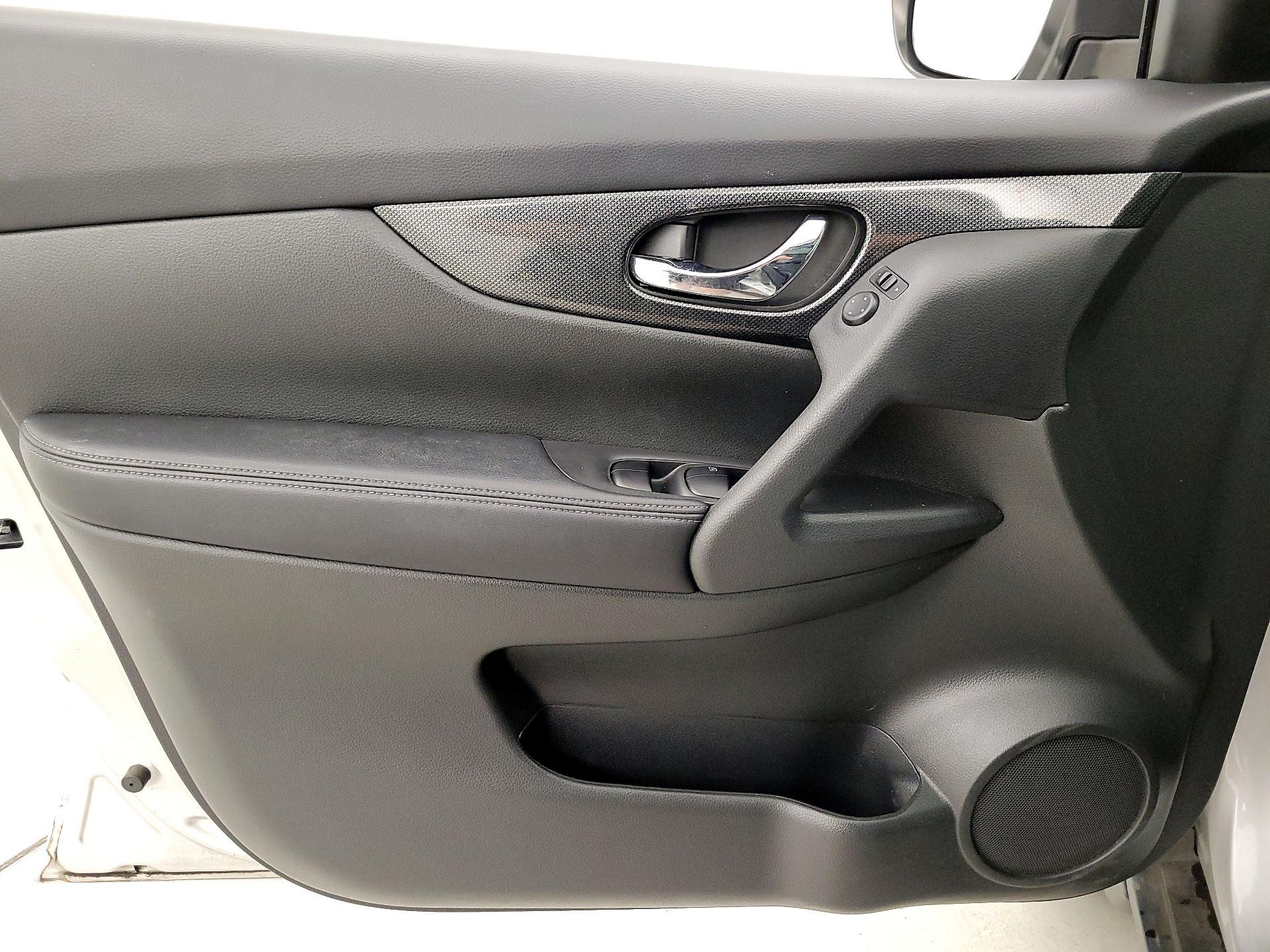 Thumbnail: 2016 Nissan Rogue - 12