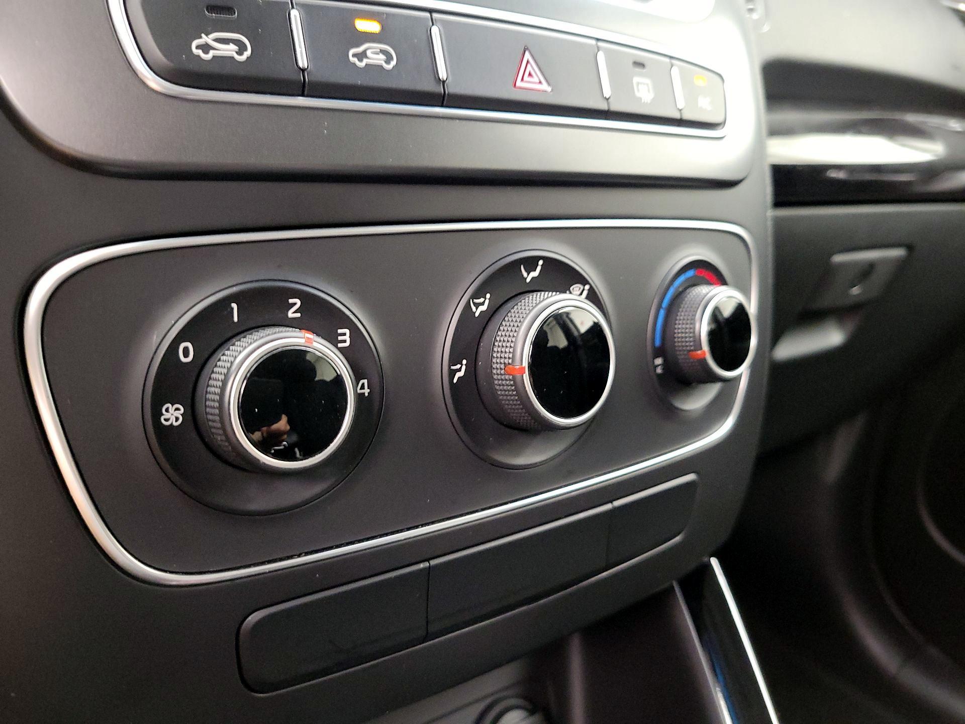 Thumbnail: 2014 Kia Sorento - 15