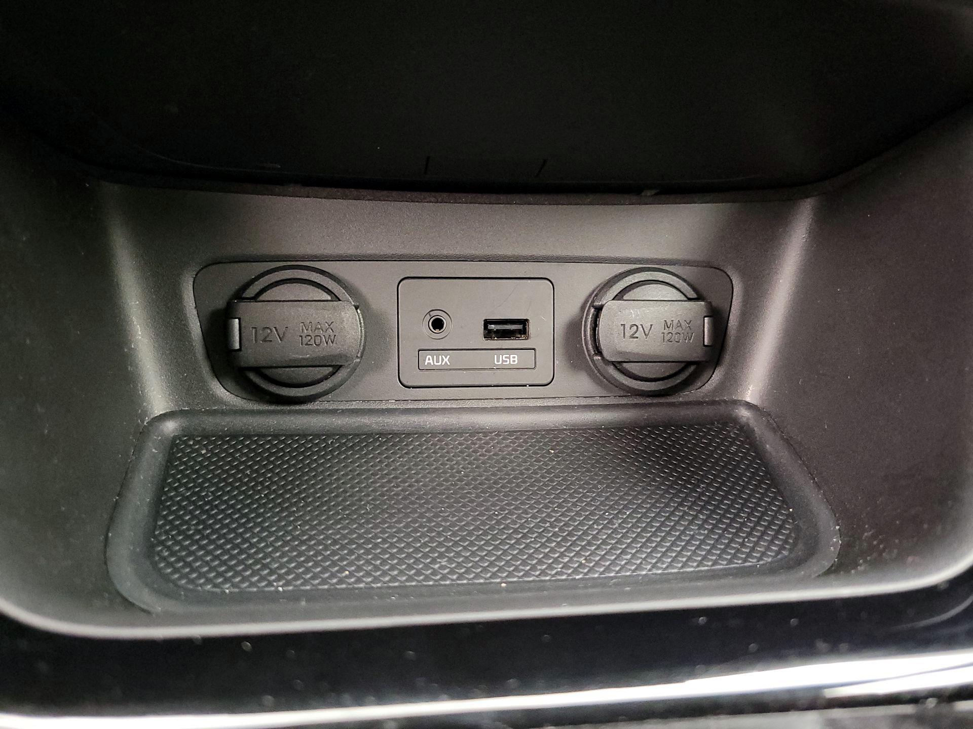Thumbnail: 2014 Kia Sorento - 17
