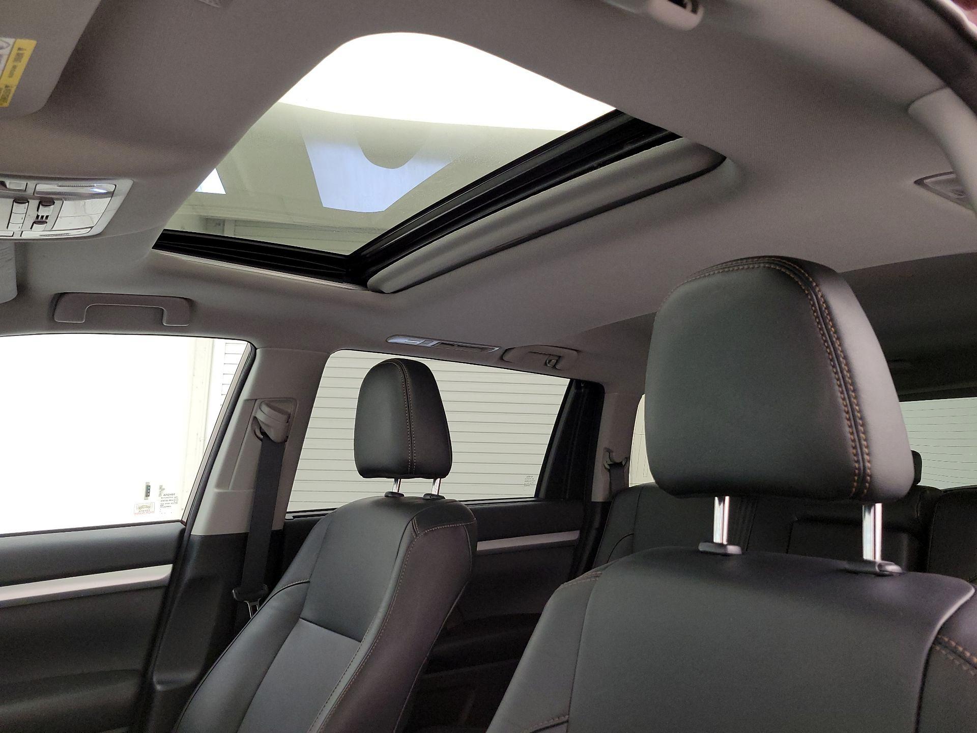 Thumbnail: 2018 Toyota Highlander - 20