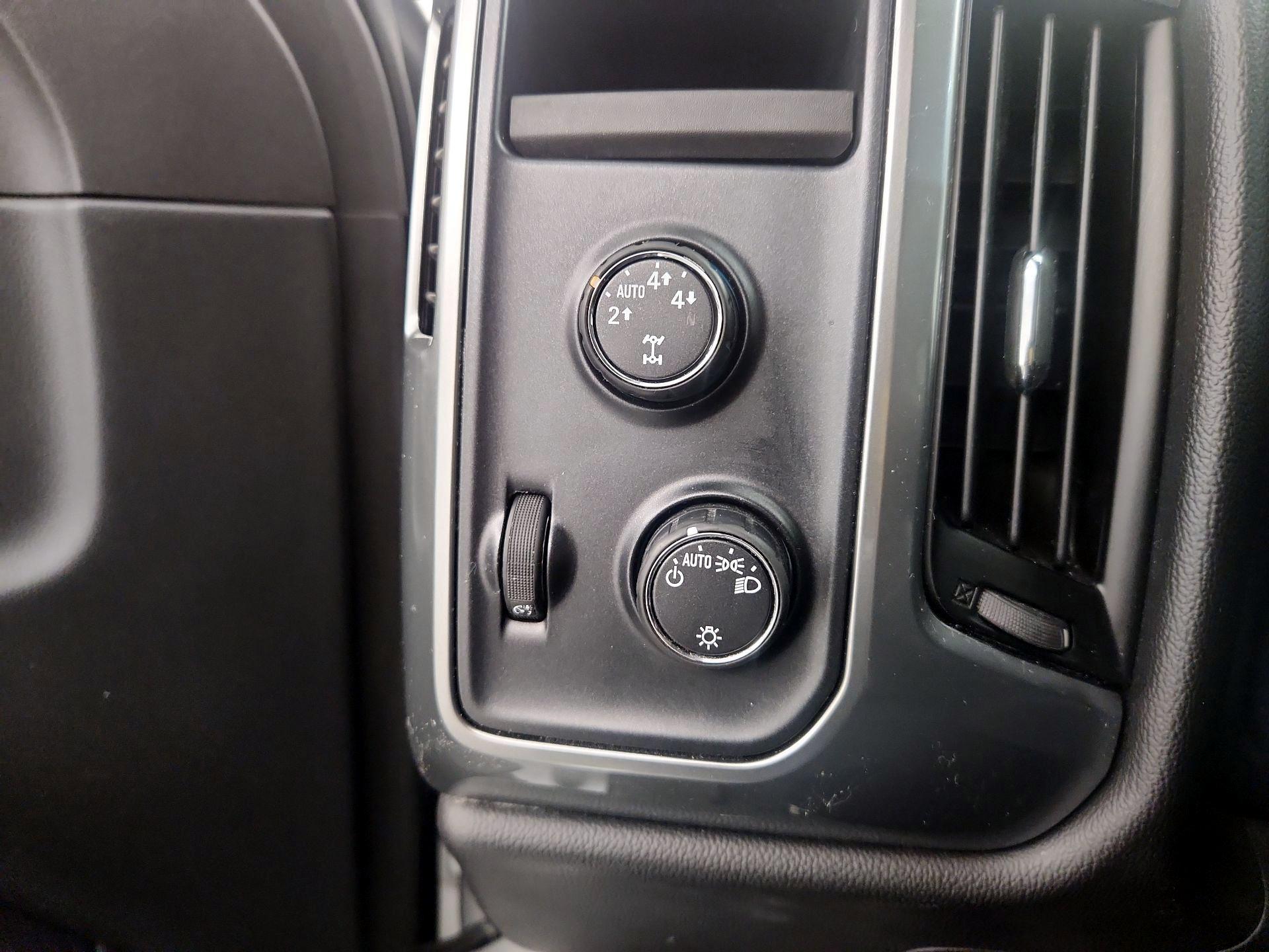 Thumbnail: 2015 Chevrolet Silverado 1500 - 13