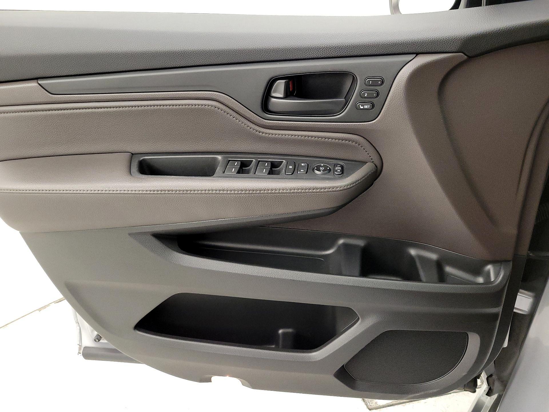 Thumbnail: 2018 Honda Odyssey - 12