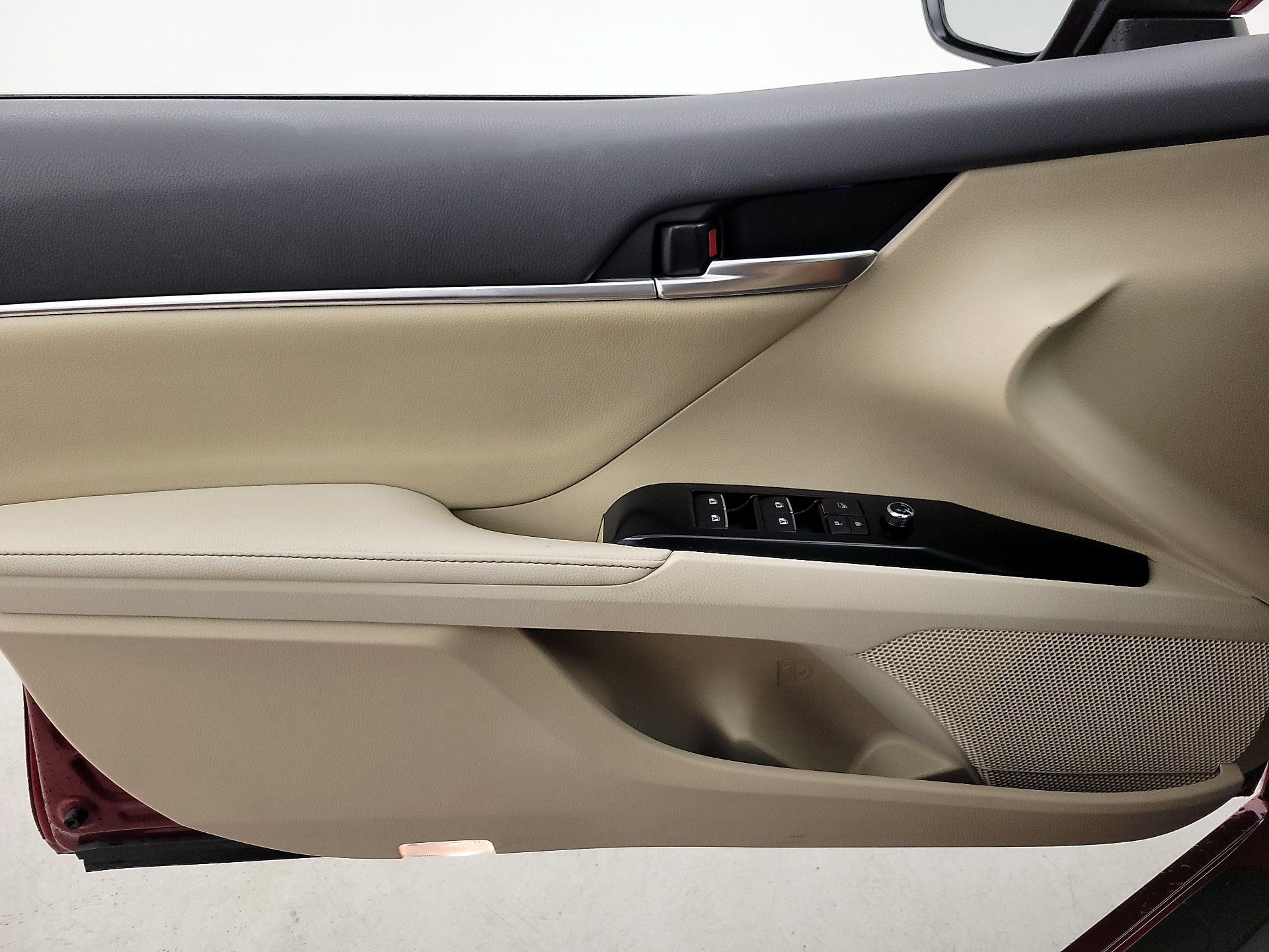 Thumbnail: 2019 Toyota Camry - 12