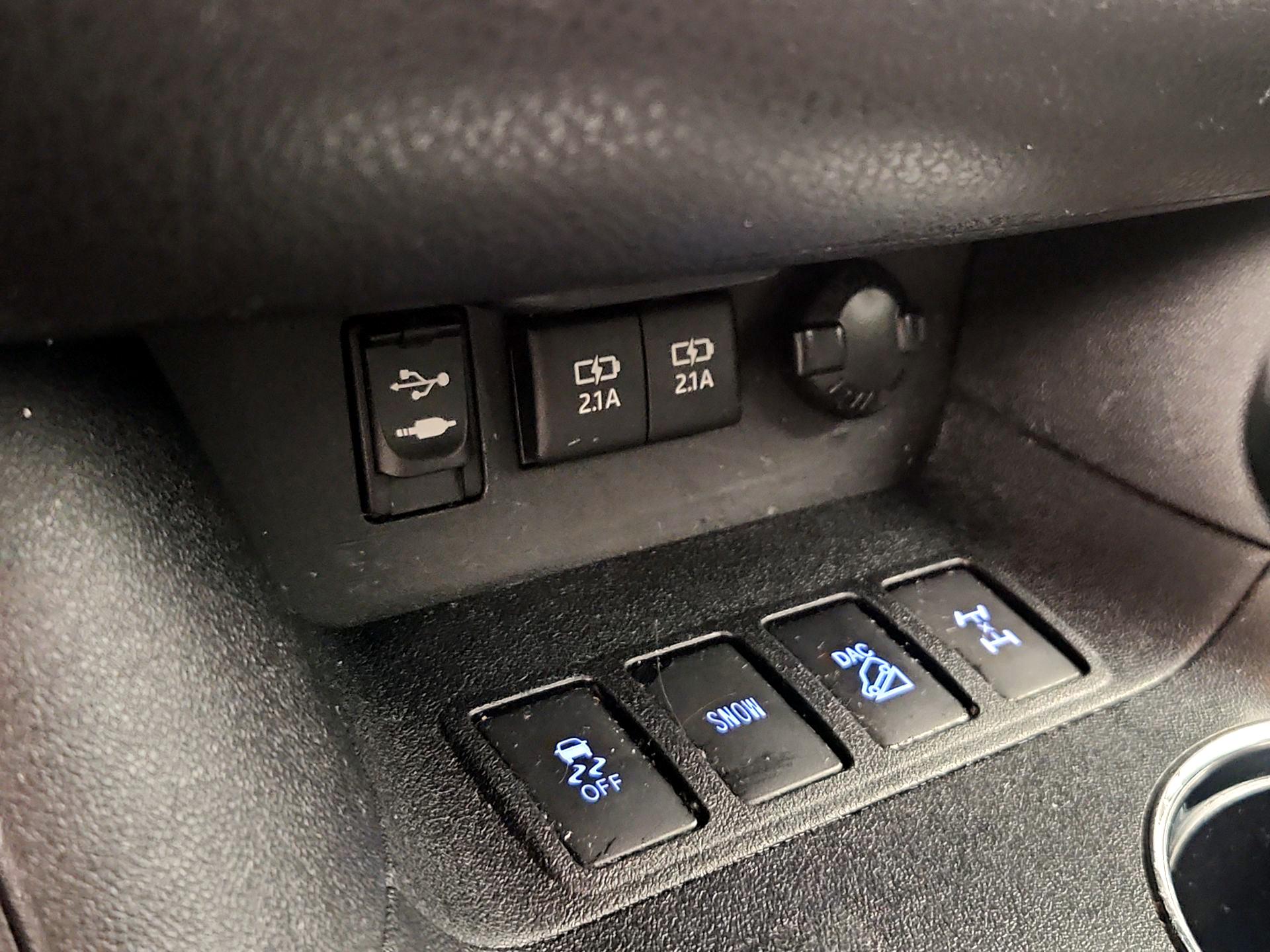 Thumbnail: 2018 Toyota Highlander - 18