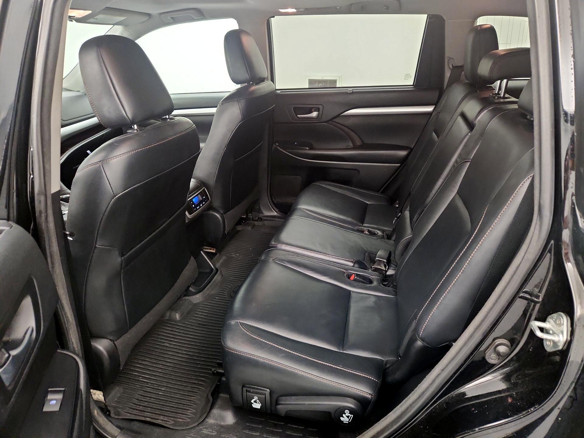 Thumbnail: 2018 Toyota Highlander - 20