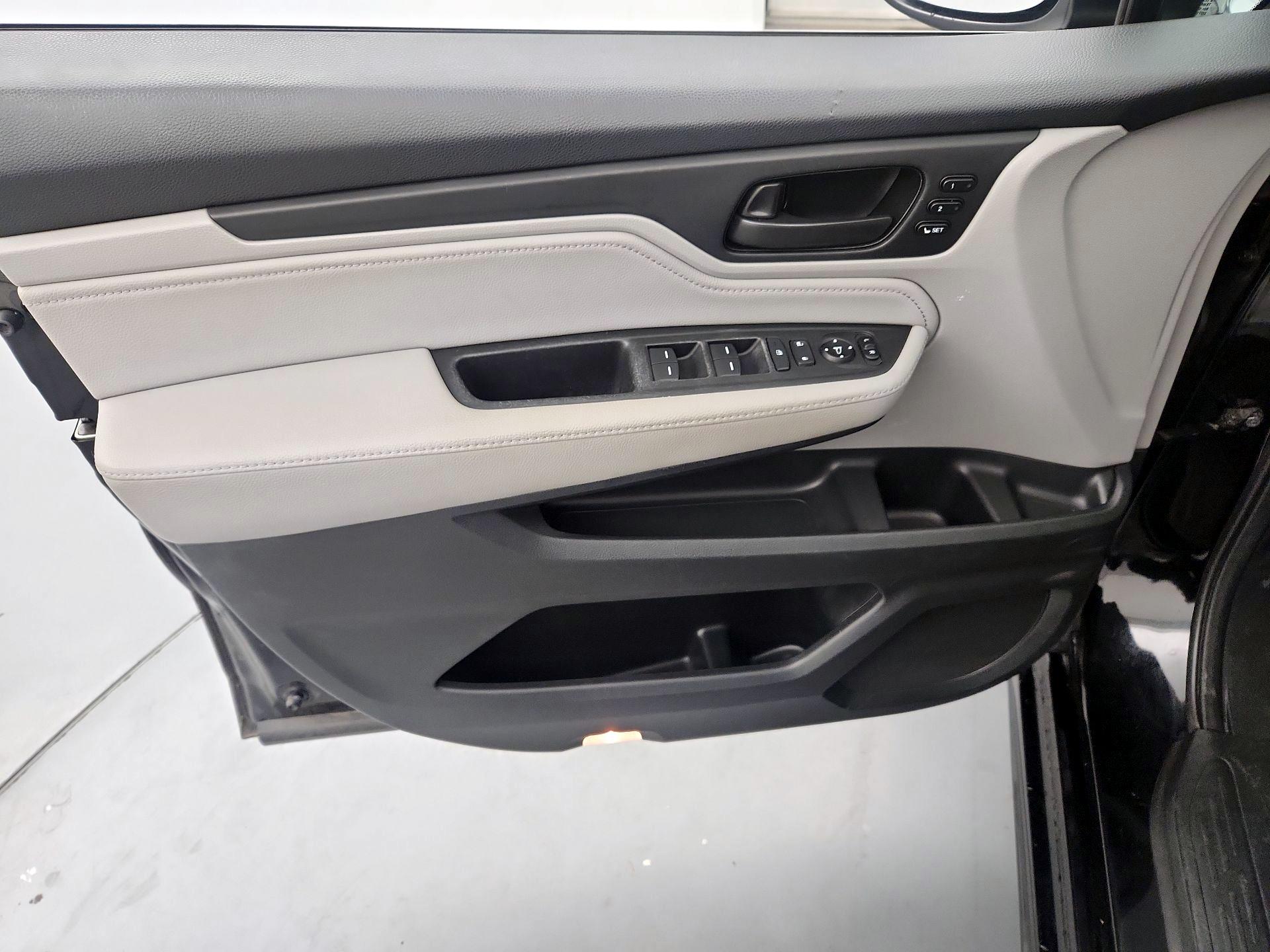 Thumbnail: 2018 Honda Odyssey - 12