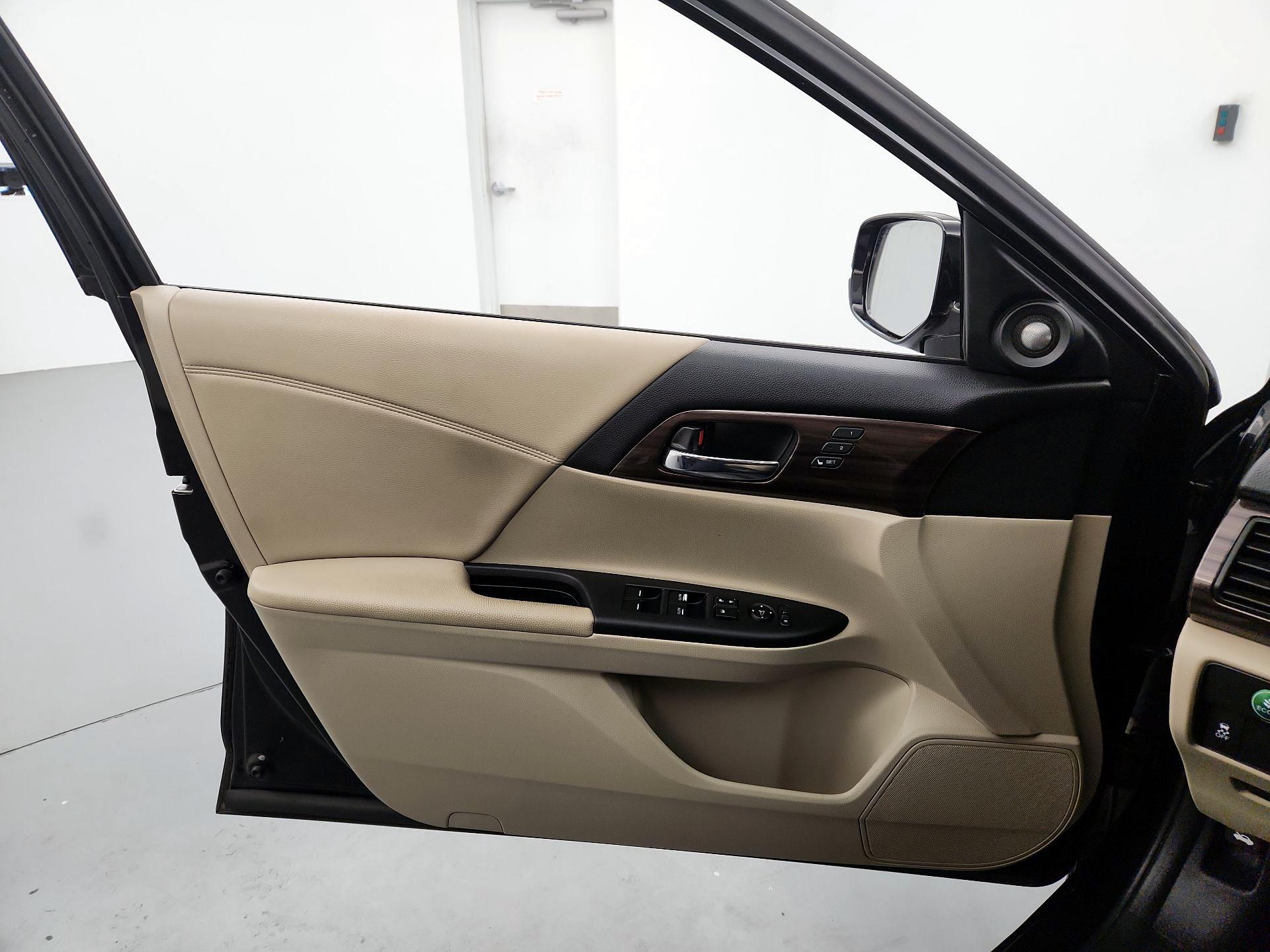 Thumbnail: 2016 Honda Accord - 12