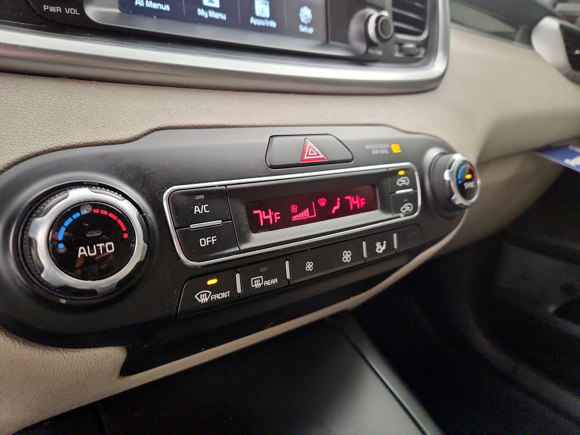 Thumbnail: 2019 Kia Sorento - 16