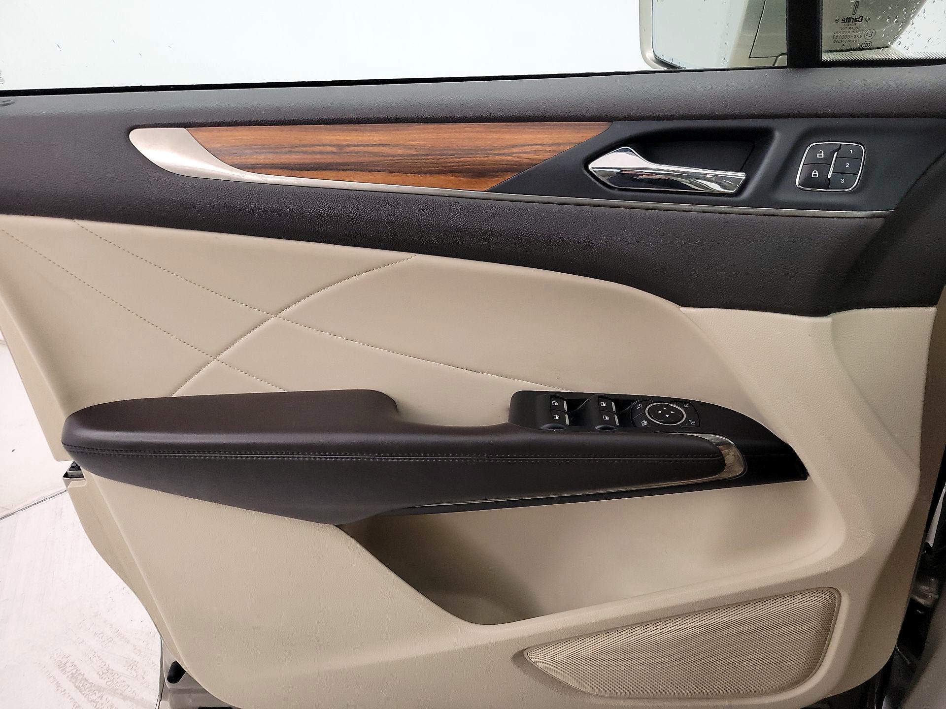 Thumbnail: 2015 Lincoln MKC - 12