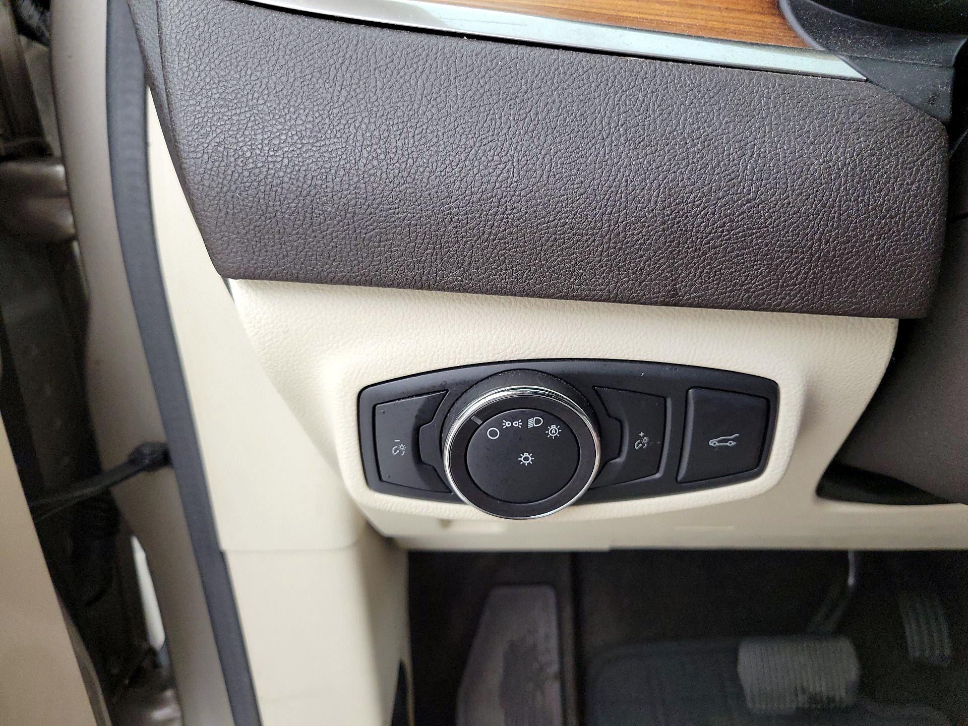 Thumbnail: 2015 Lincoln MKC - 13