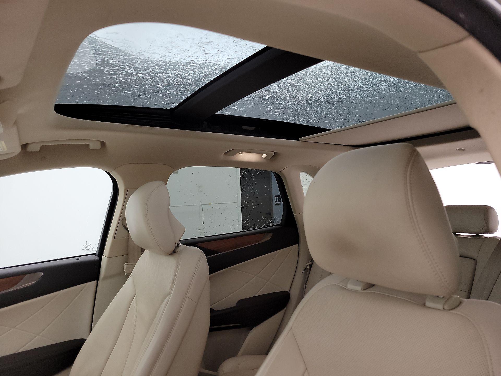 Thumbnail: 2015 Lincoln MKC - 19