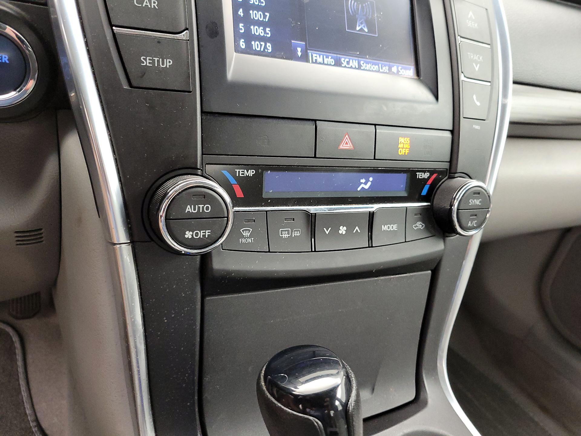 Thumbnail: 2015 Toyota Camry - 16