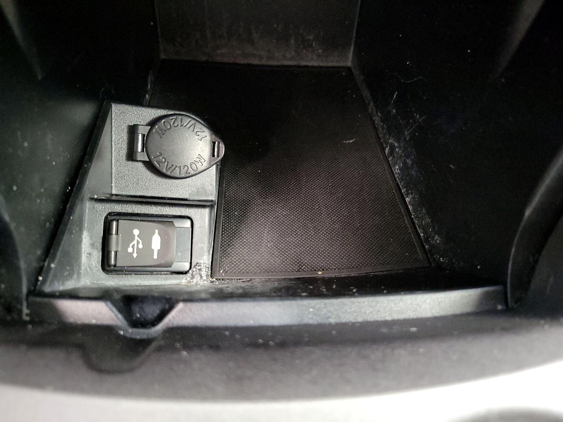 Thumbnail: 2015 Toyota Camry - 18