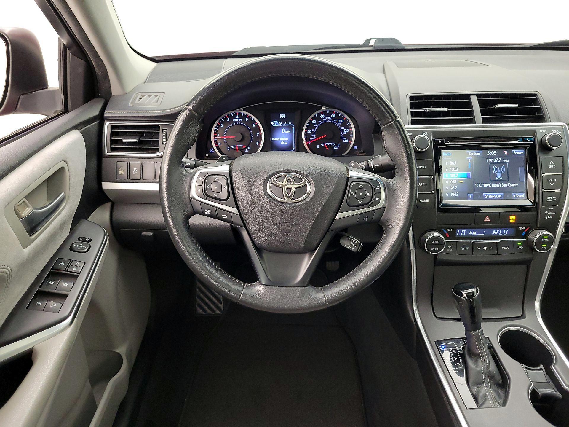 Thumbnail: 2015 Toyota Camry - 10