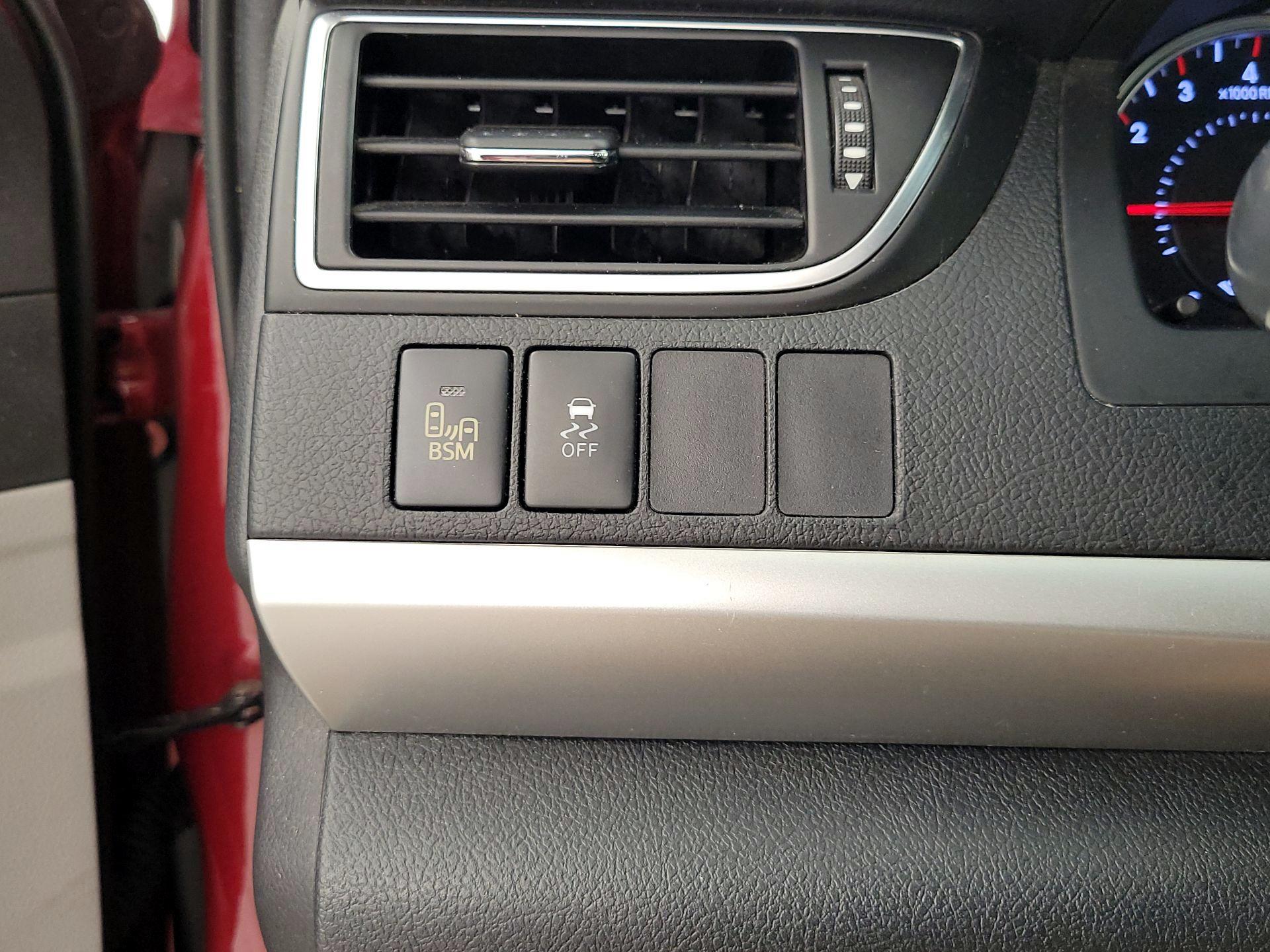 Thumbnail: 2015 Toyota Camry - 13