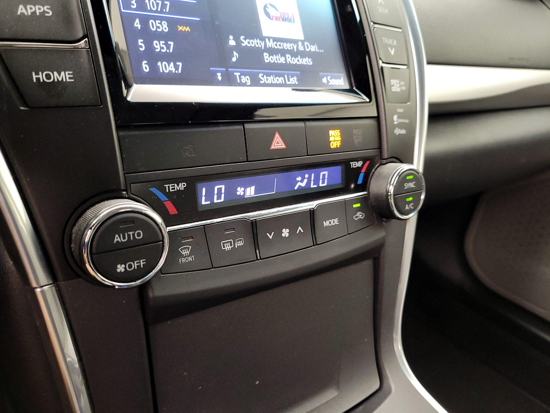 Thumbnail: 2015 Toyota Camry - 17