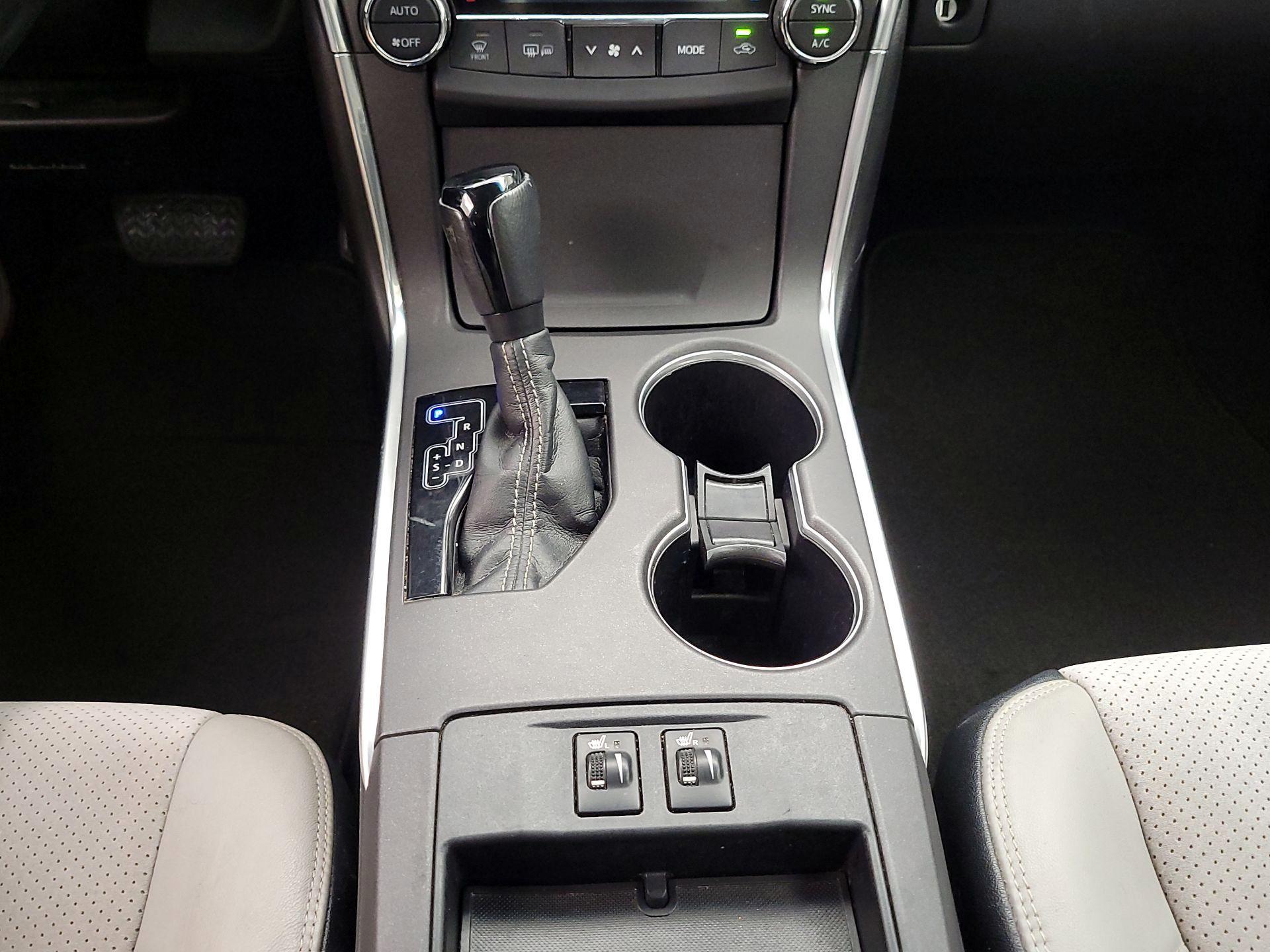 Thumbnail: 2015 Toyota Camry - 18