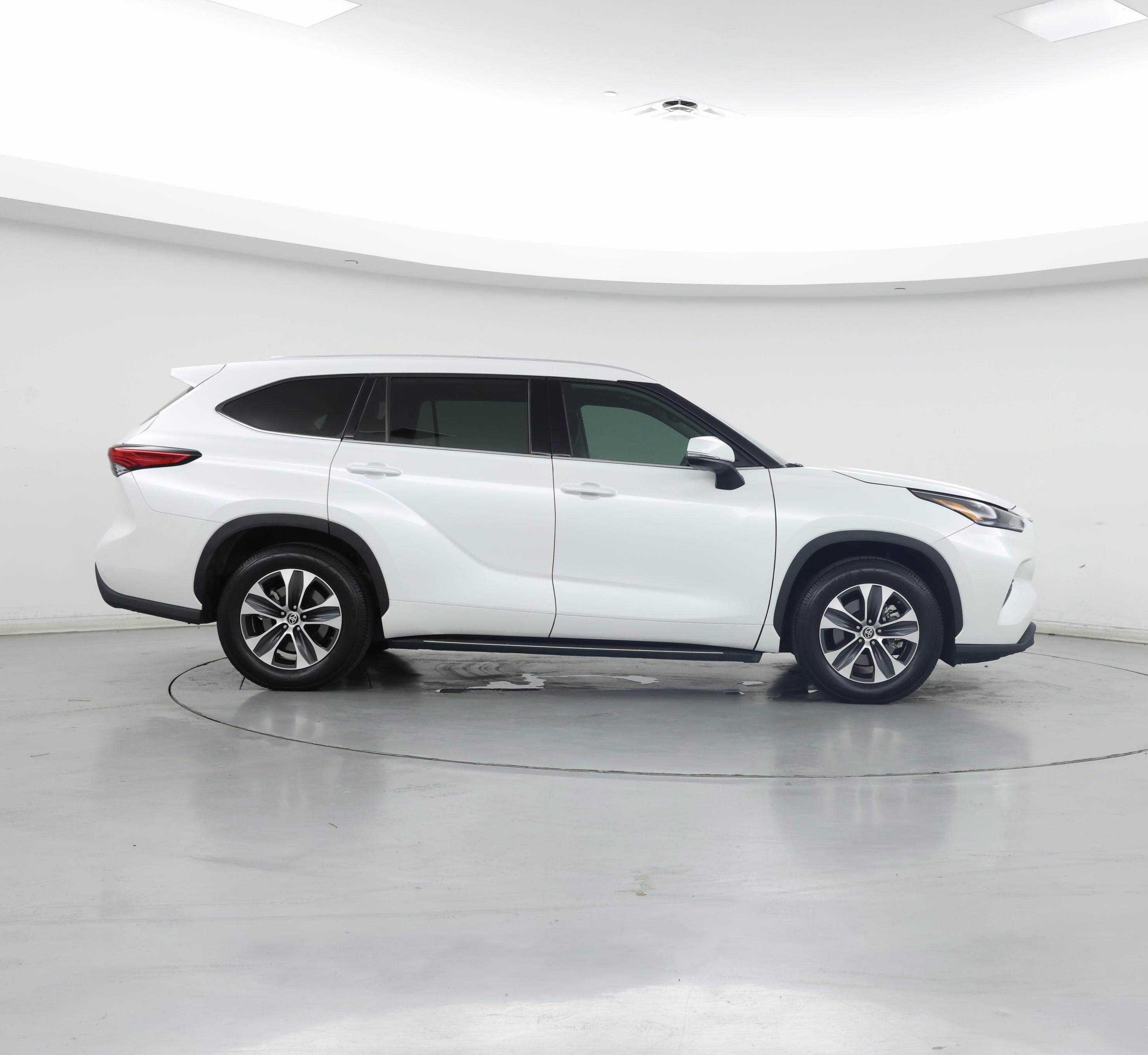 Thumbnail: 2022 Toyota Highlander - 7
