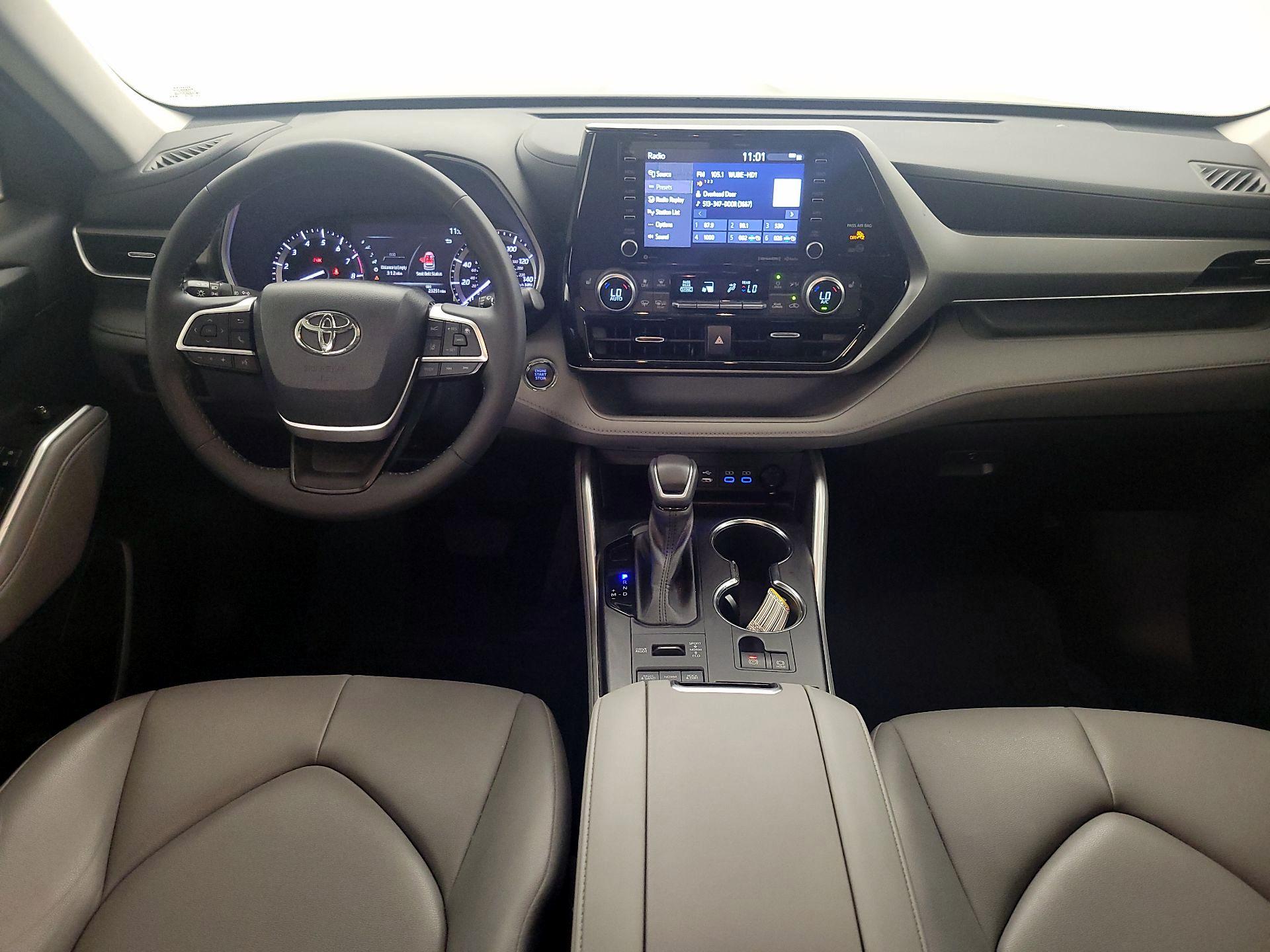Thumbnail: 2022 Toyota Highlander - 9