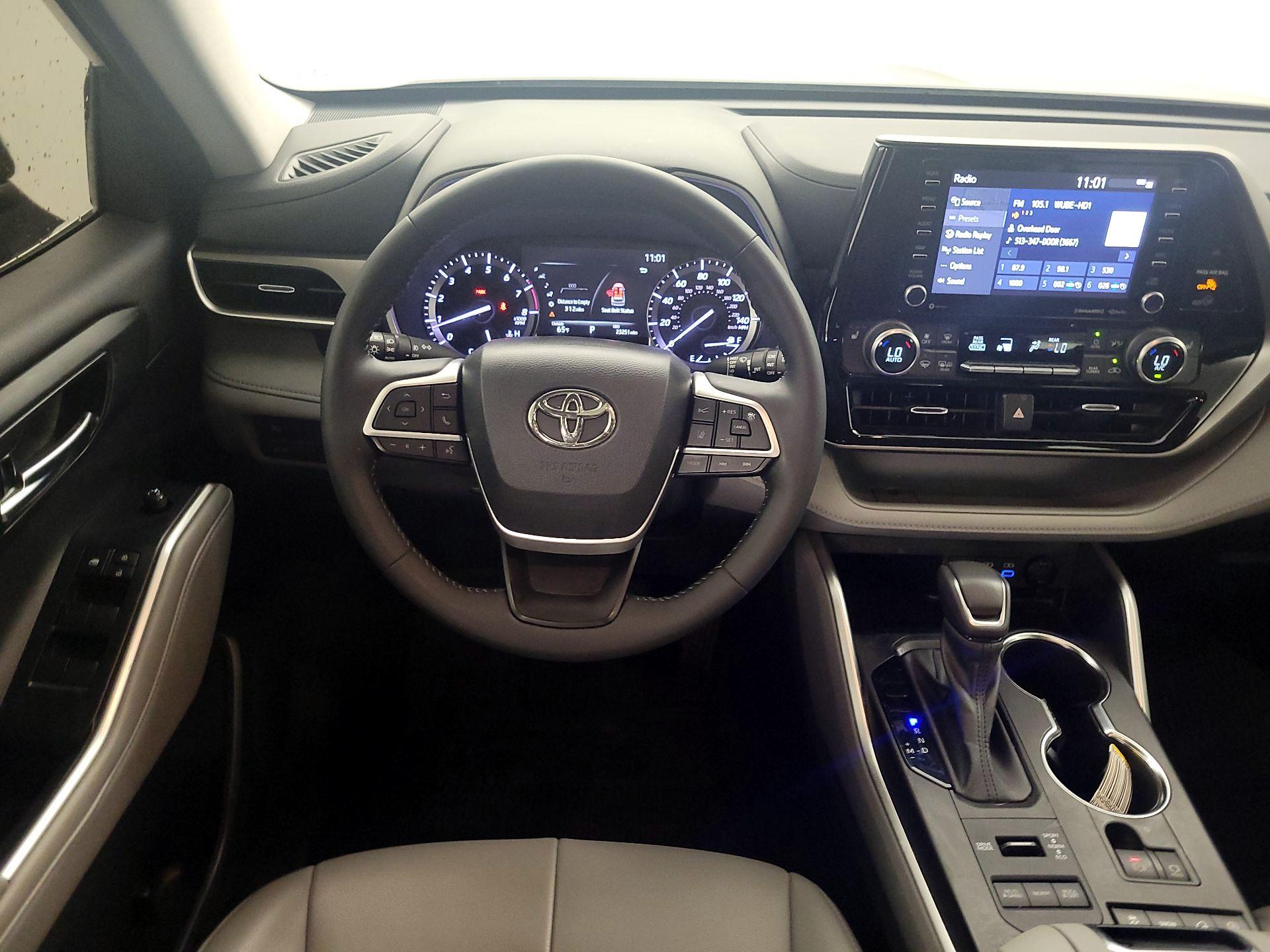 Thumbnail: 2022 Toyota Highlander - 10