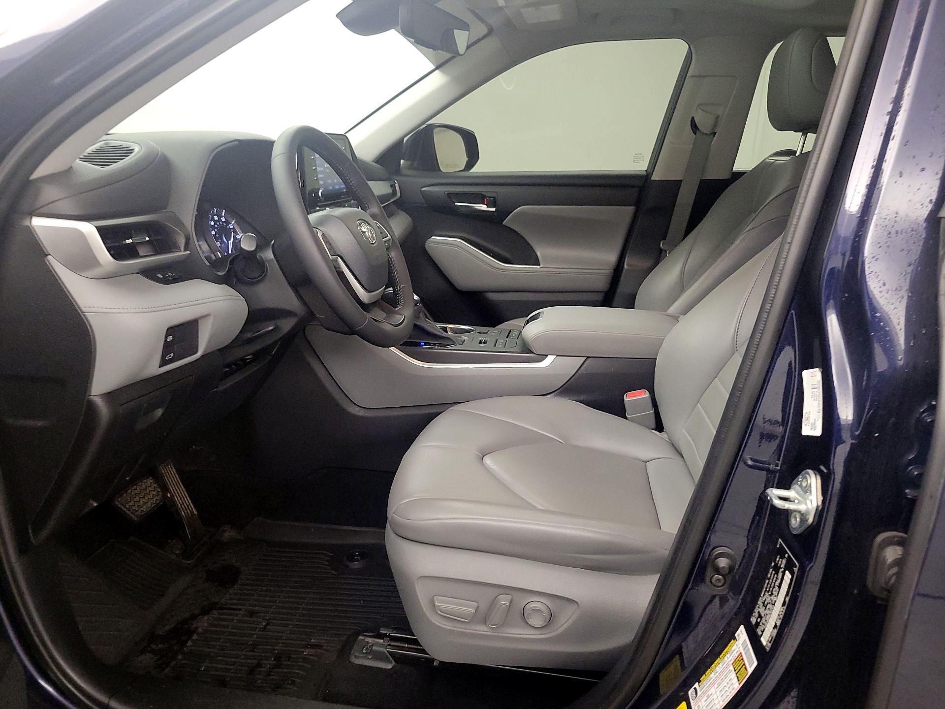 Thumbnail: 2022 Toyota Highlander - 11