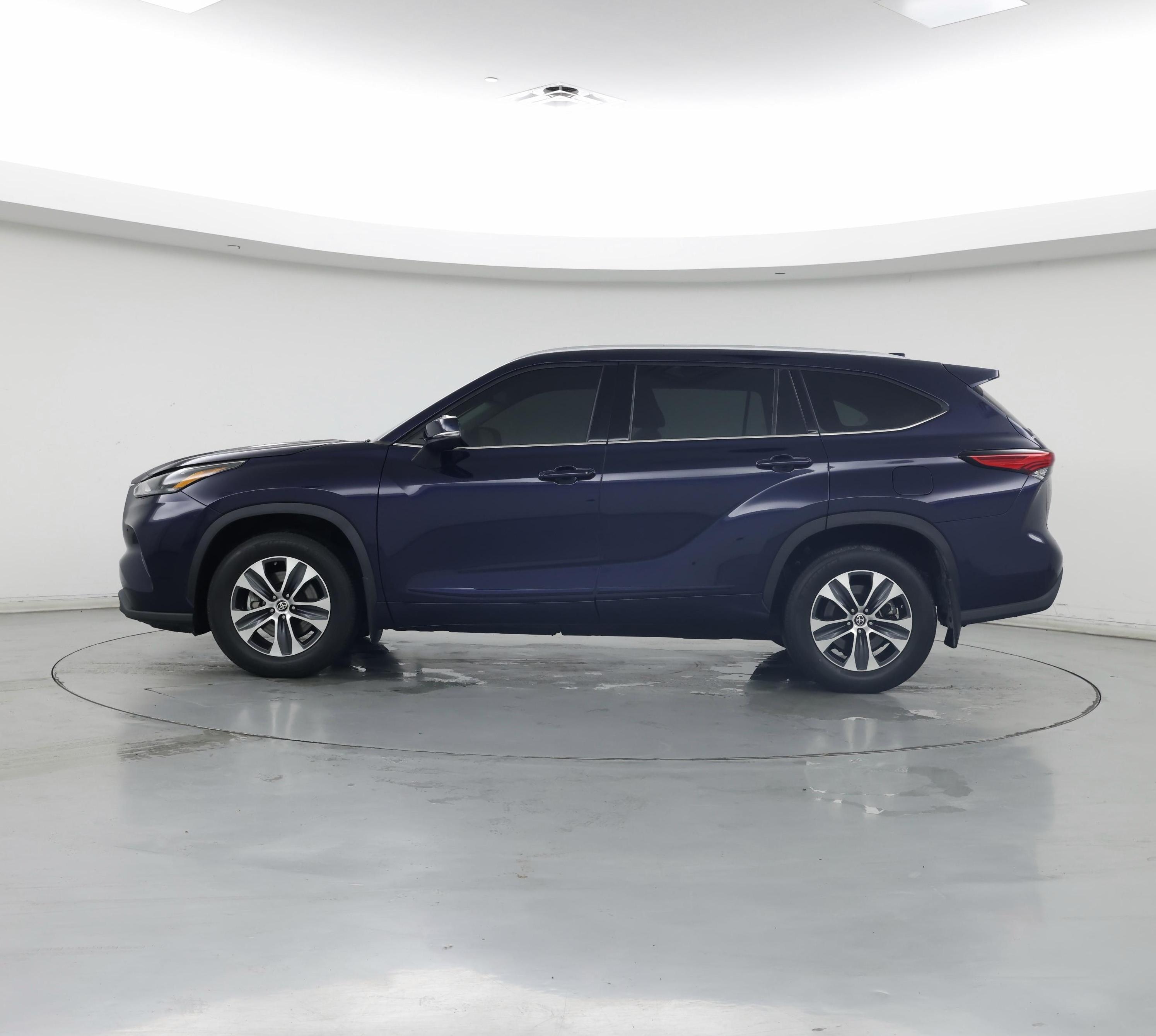Thumbnail: 2022 Toyota Highlander - 3