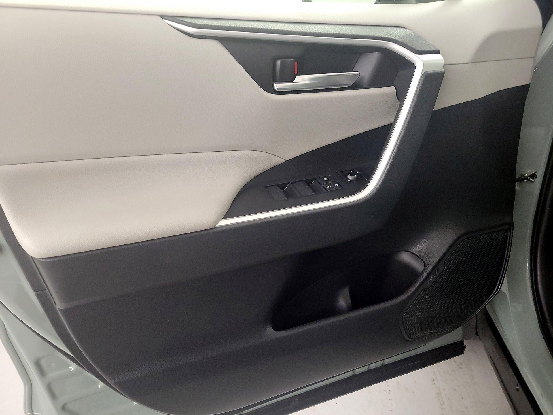 Thumbnail: 2021 Toyota RAV4 - 12