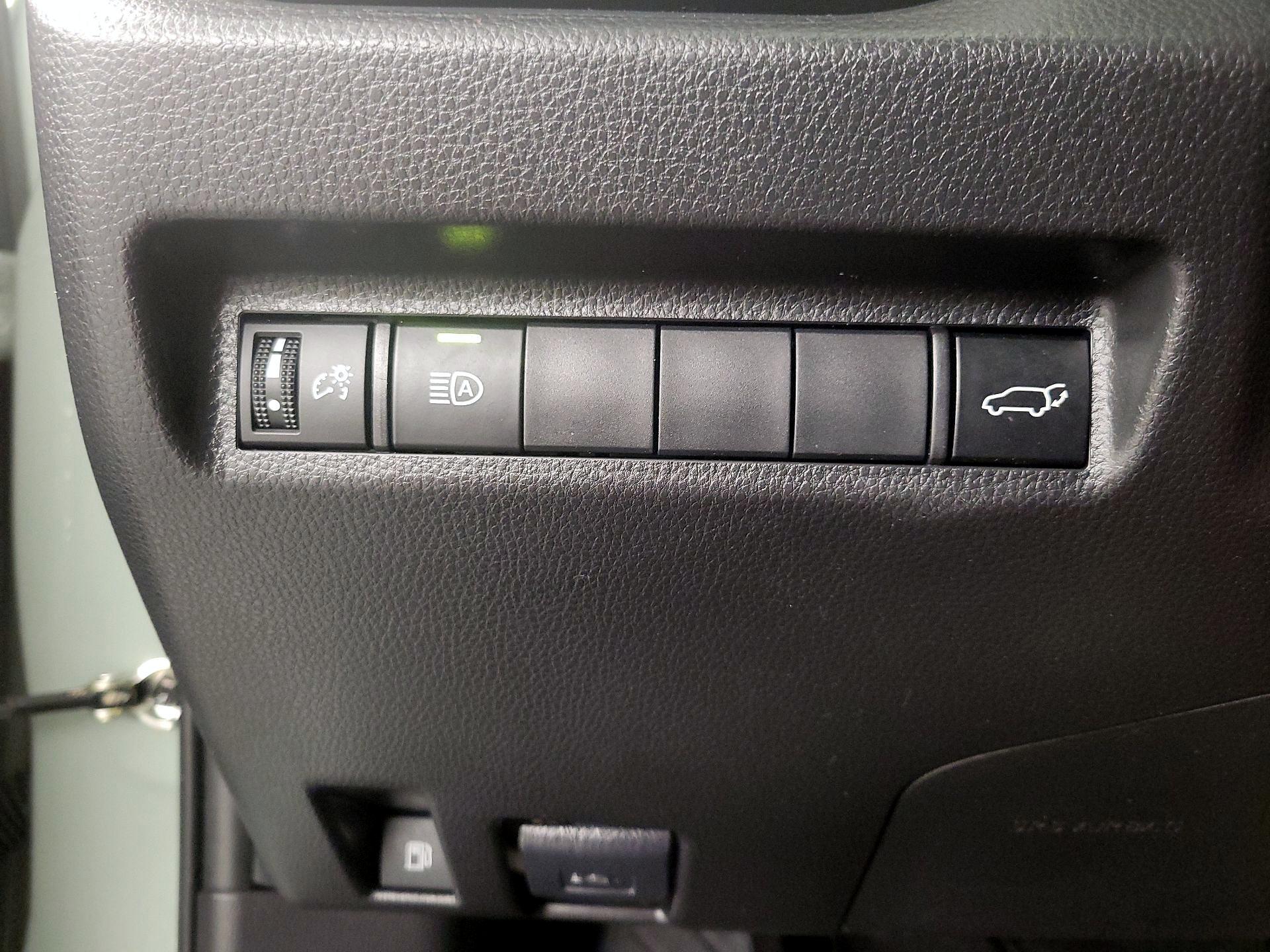 Thumbnail: 2021 Toyota RAV4 - 13