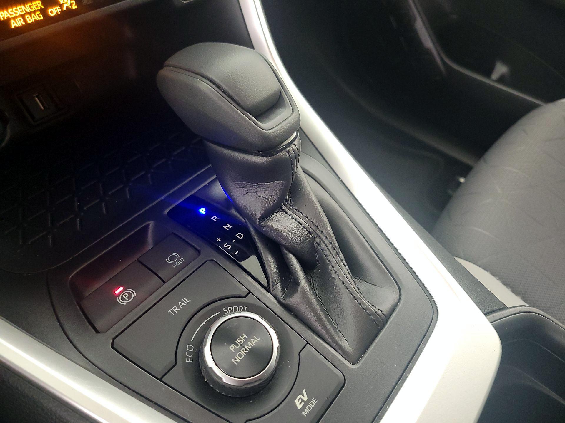 Thumbnail: 2021 Toyota RAV4 - 17
