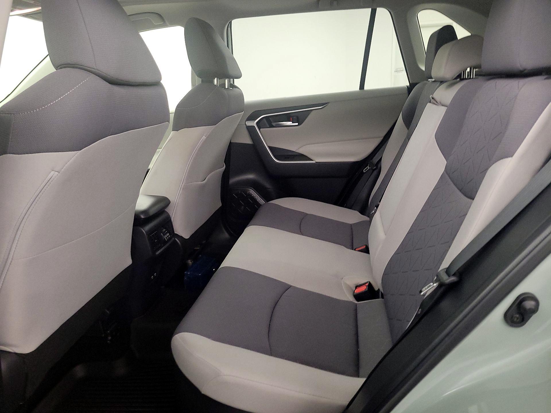 Thumbnail: 2021 Toyota RAV4 - 20