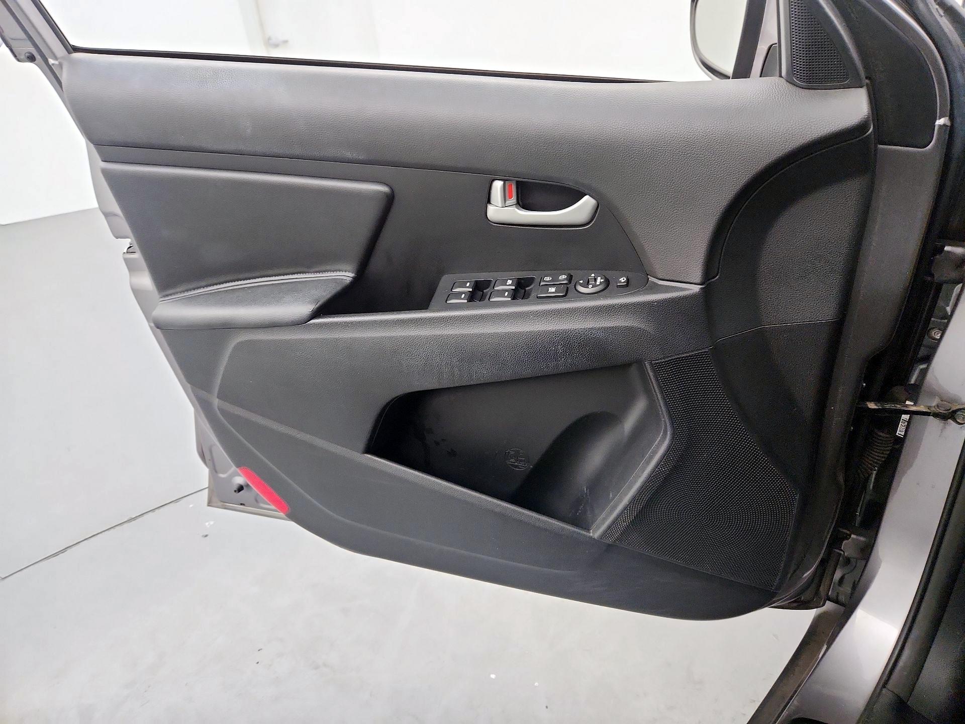 Thumbnail: 2016 Kia Sportage - 12