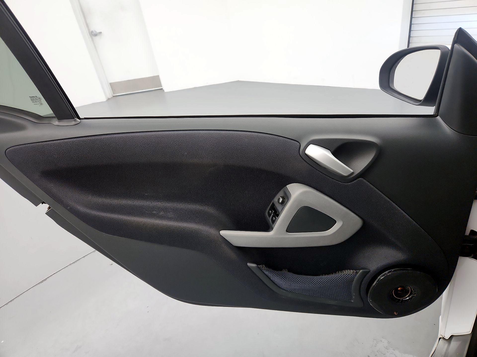 Thumbnail: 2015 smart fortwo - 12