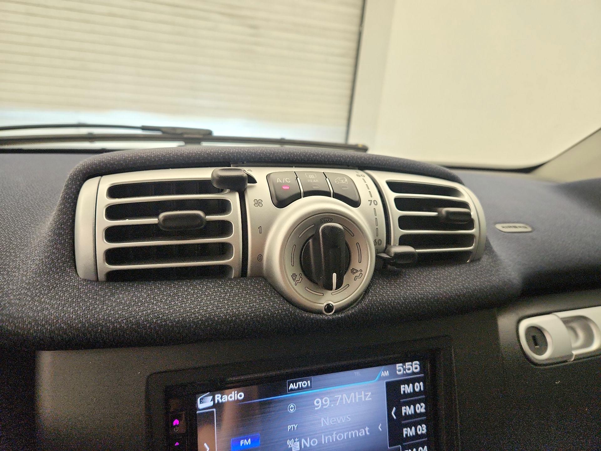 Thumbnail: 2015 smart fortwo - 14