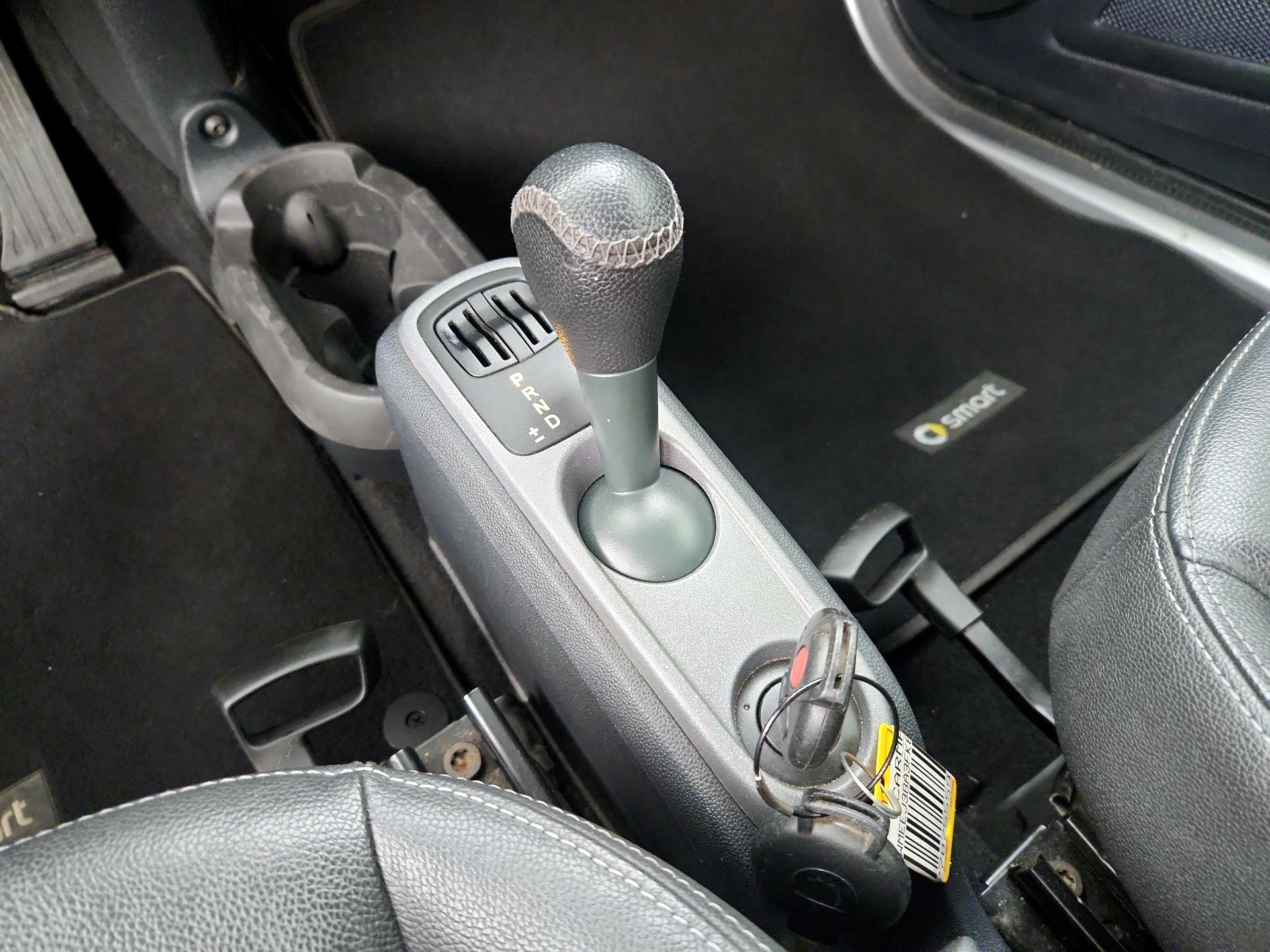 Thumbnail: 2015 smart fortwo - 15