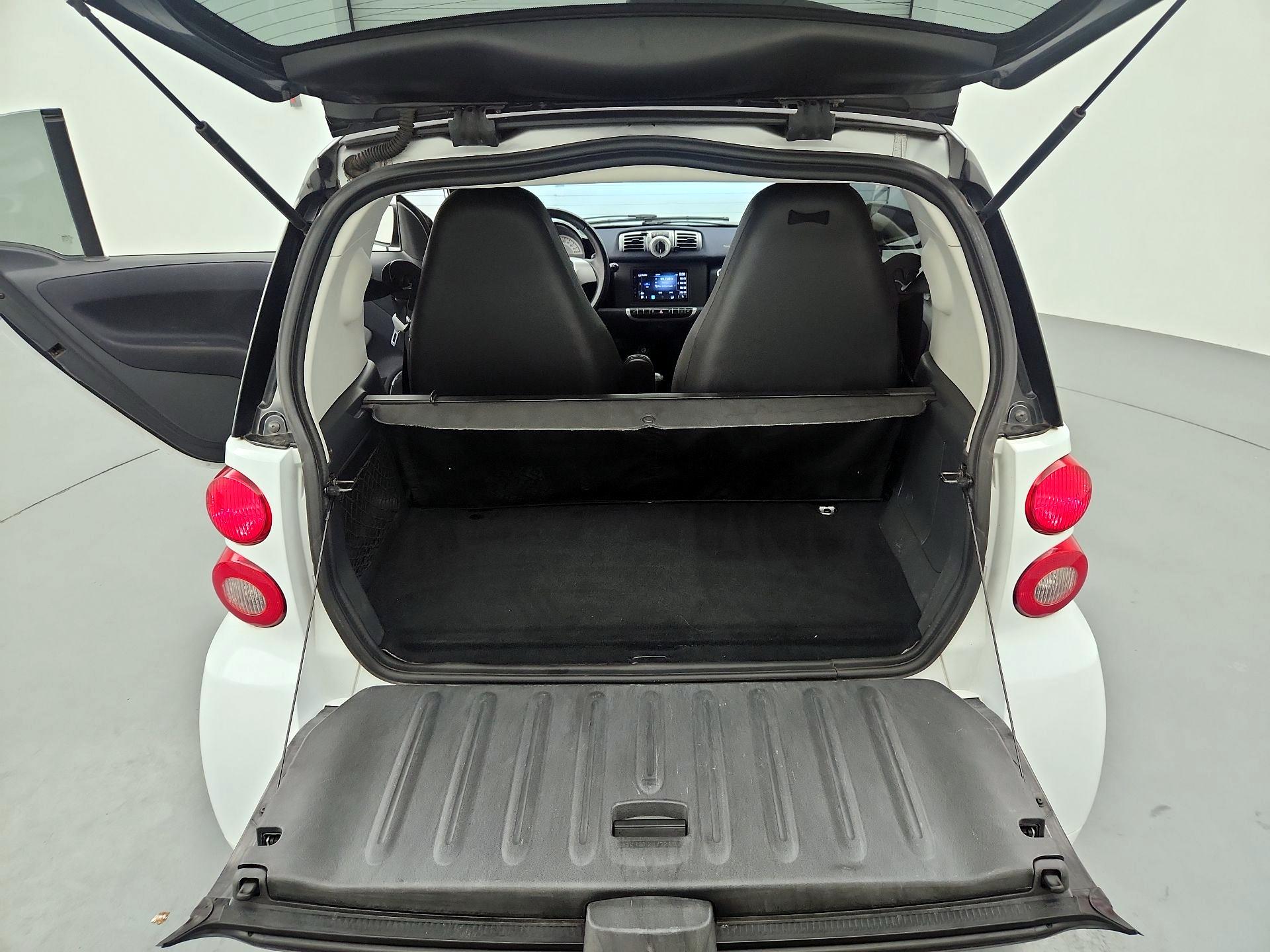 Thumbnail: 2015 smart fortwo - 17