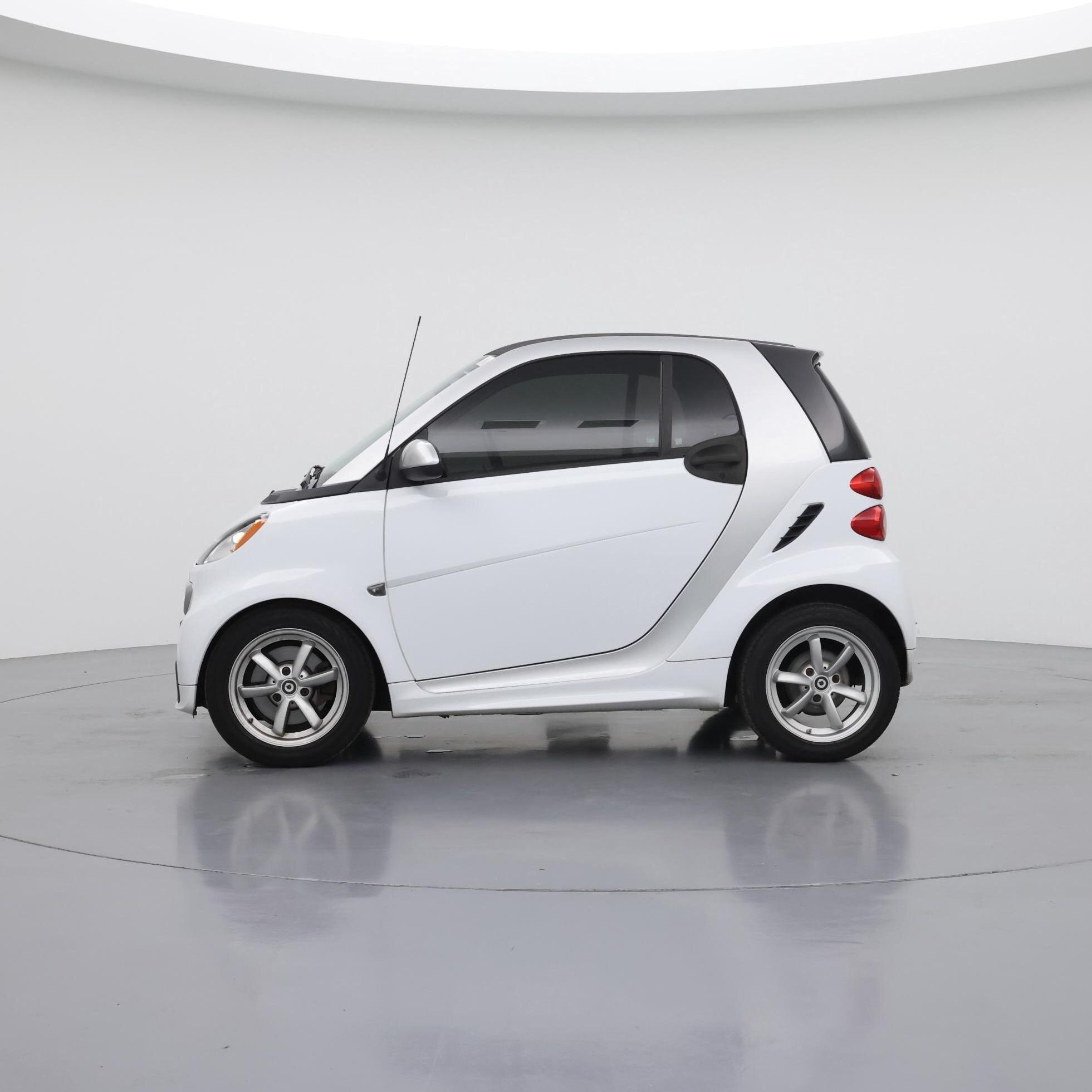 Thumbnail: 2015 smart fortwo - 3