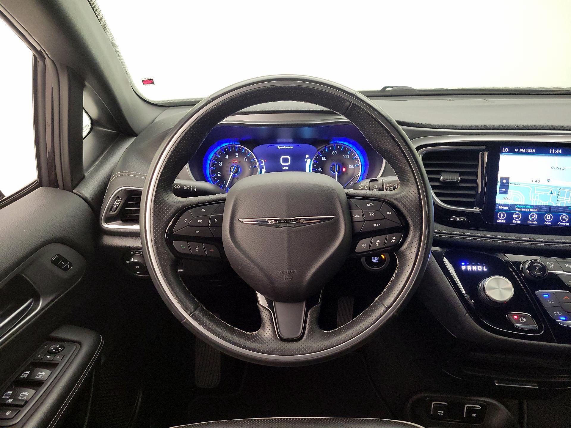 Thumbnail: 2019 Chrysler Pacifica - 10