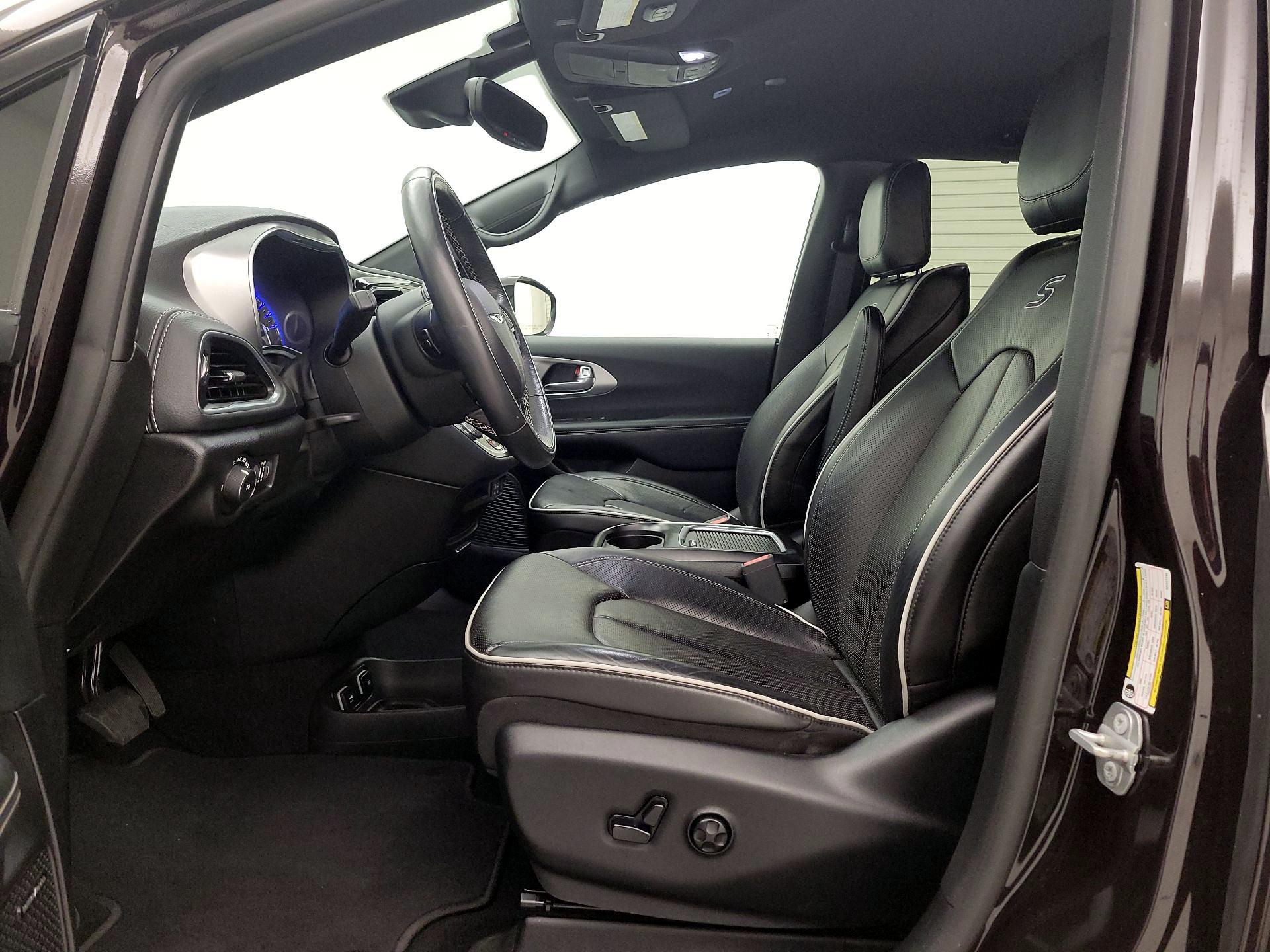 Thumbnail: 2019 Chrysler Pacifica - 11