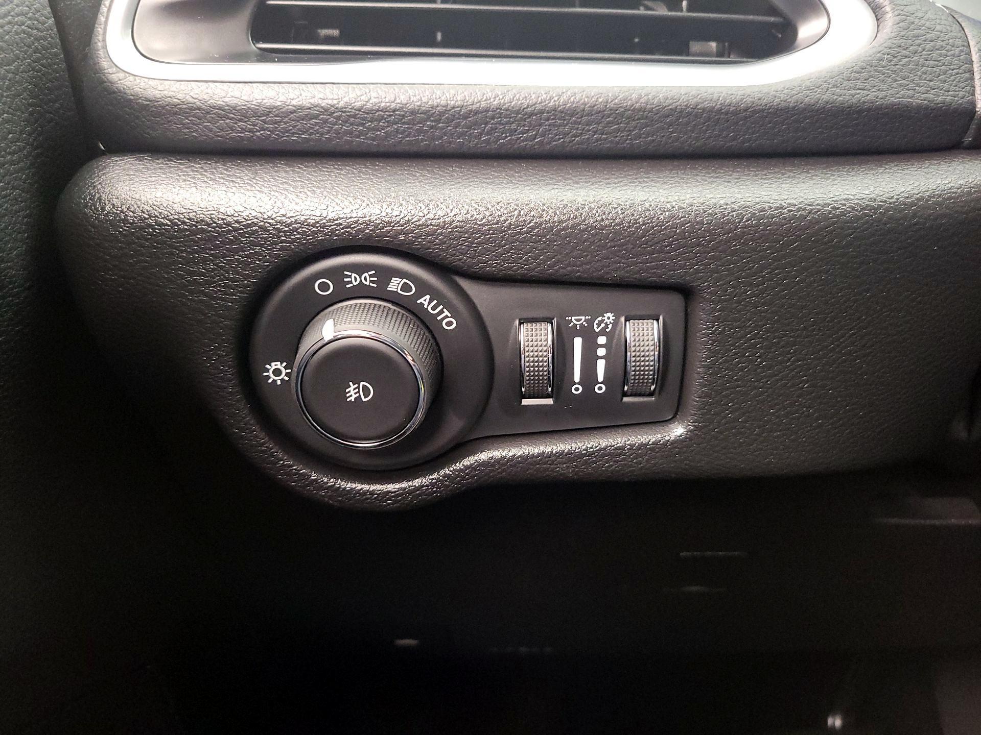 Thumbnail: 2019 Chrysler Pacifica - 13