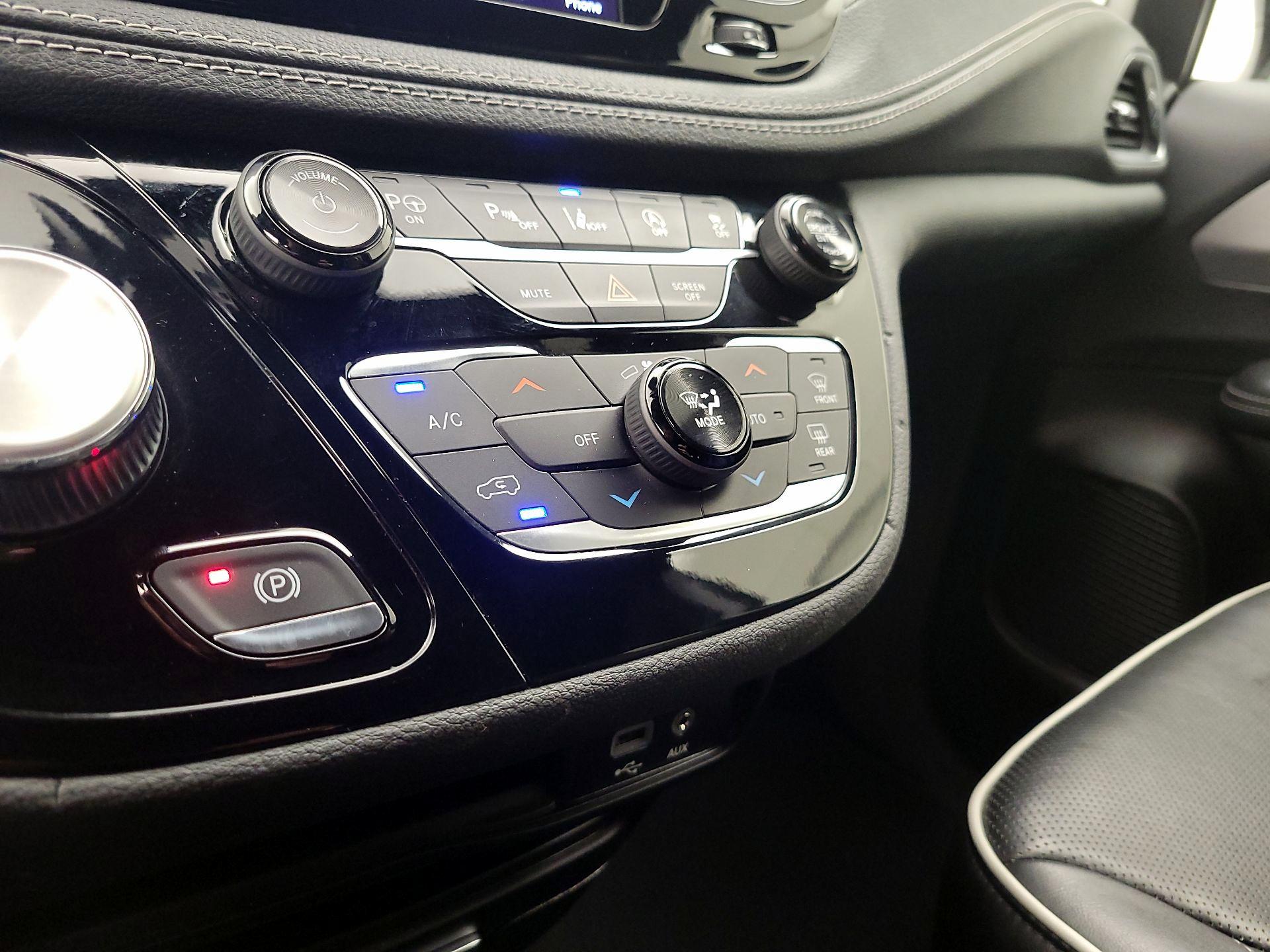 Thumbnail: 2019 Chrysler Pacifica - 17